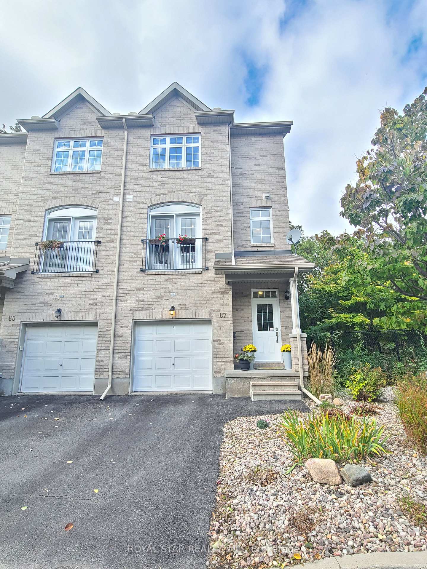 Front of 87 Graham Creek Private