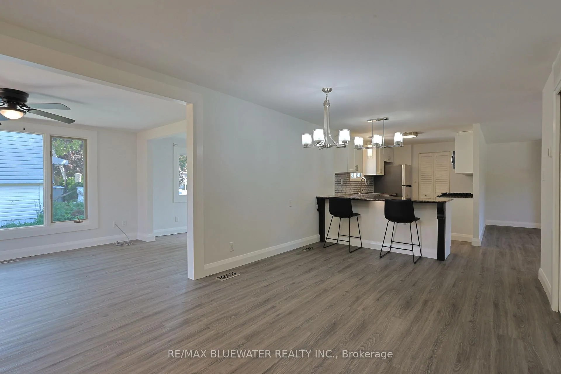 Photo 4 of 34 Pebble Beach Parkway, South Huron, Stephen — HOMEH