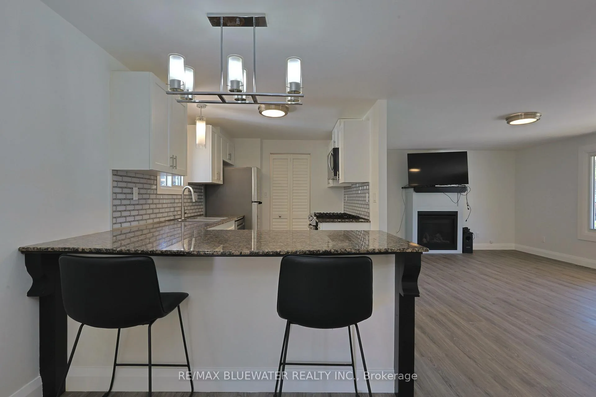 Photo 5 of 34 Pebble Beach Parkway, South Huron, Stephen — HOMEH