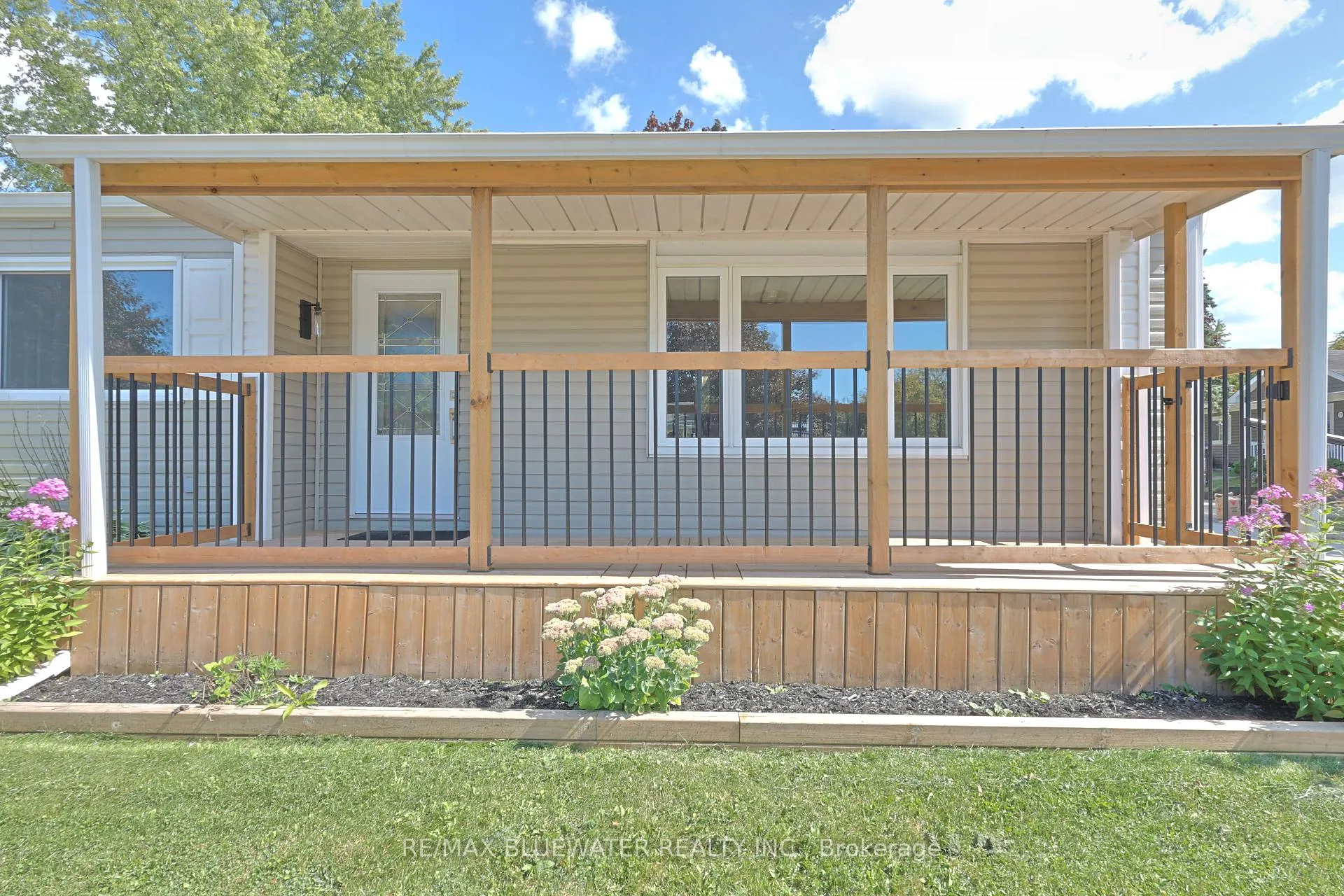 Photo 7 of 34 Pebble Beach Parkway, South Huron, Stephen — HOMEH