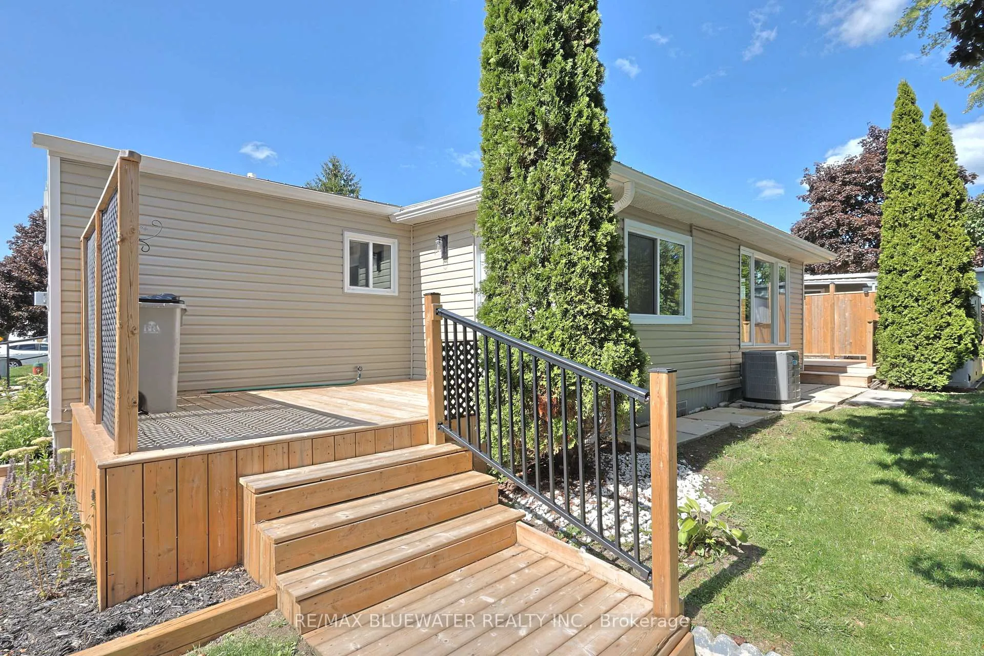 Photo 10 of 34 Pebble Beach Parkway, South Huron, Stephen — HOMEH
