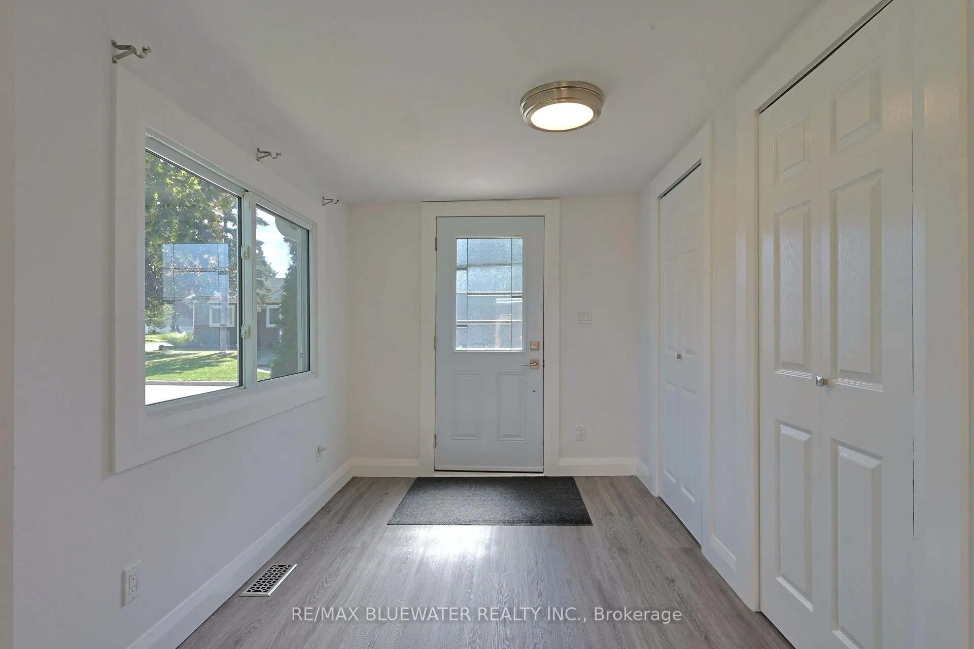 Photo 12 of 34 Pebble Beach Parkway, South Huron, Stephen — HOMEH