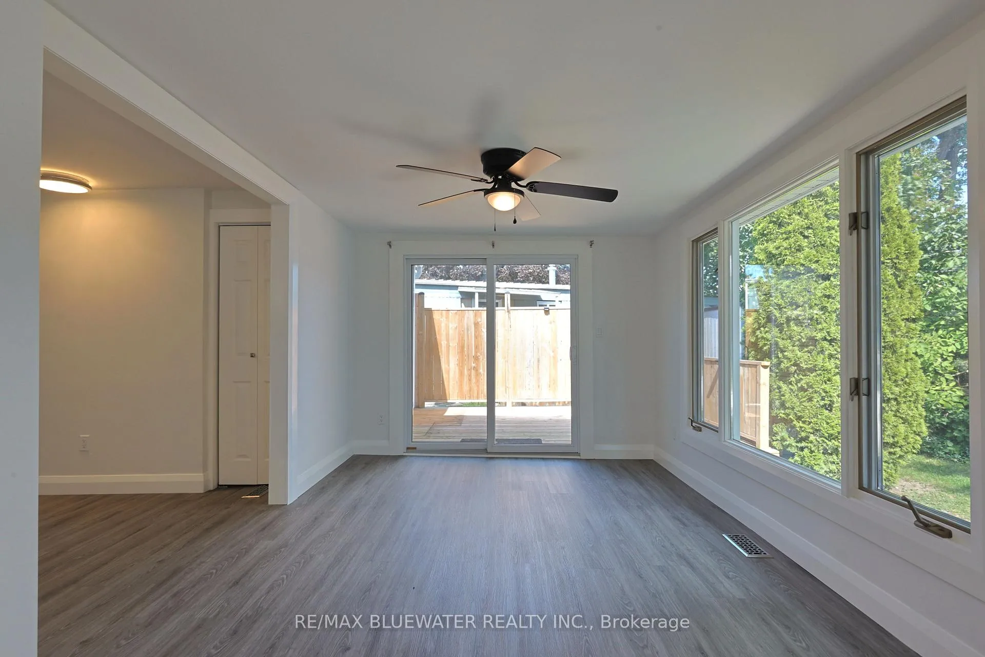 Photo 13 of 34 Pebble Beach Parkway, South Huron, Stephen — HOMEH