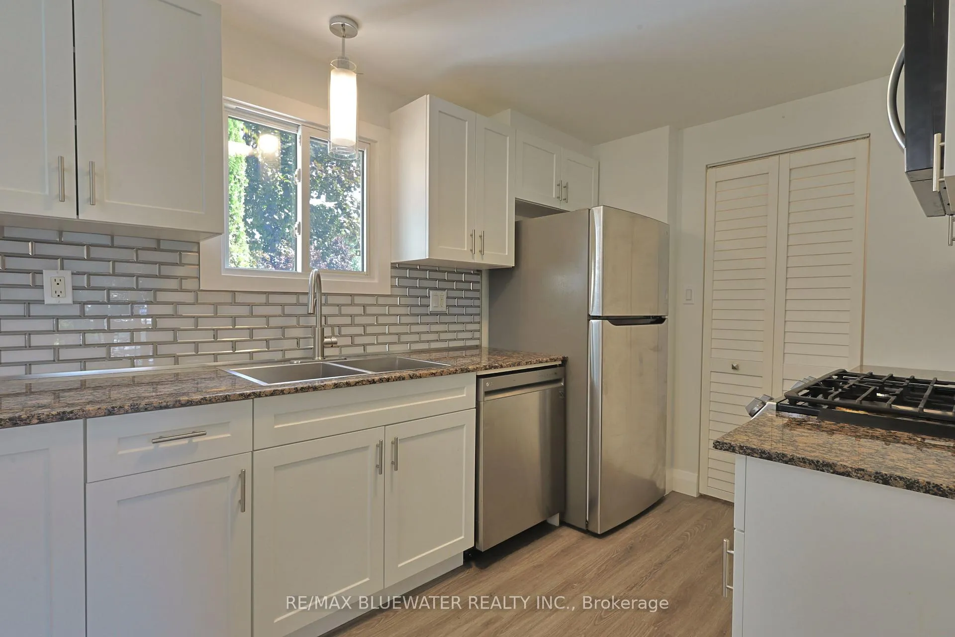 Photo 20 of 34 Pebble Beach Parkway, South Huron, Stephen — HOMEH