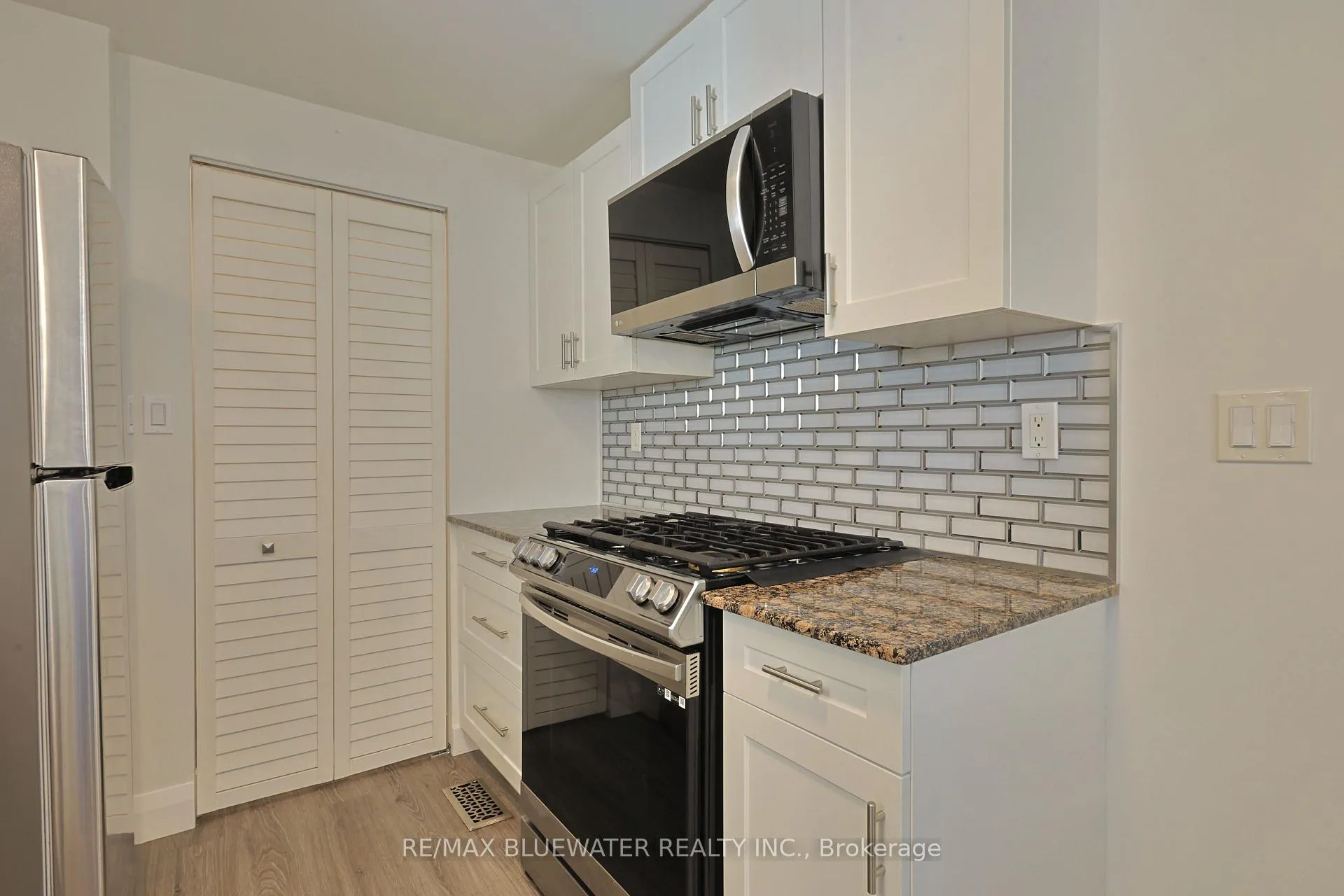 Photo 22 of 34 Pebble Beach Parkway, South Huron, Stephen — HOMEH