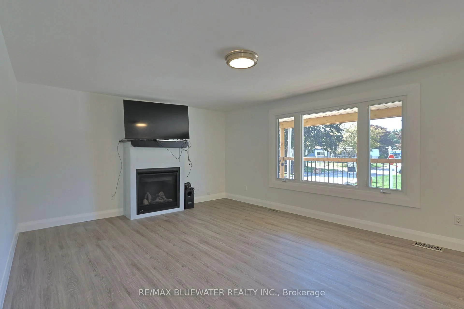 Photo 23 of 34 Pebble Beach Parkway, South Huron, Stephen — HOMEH