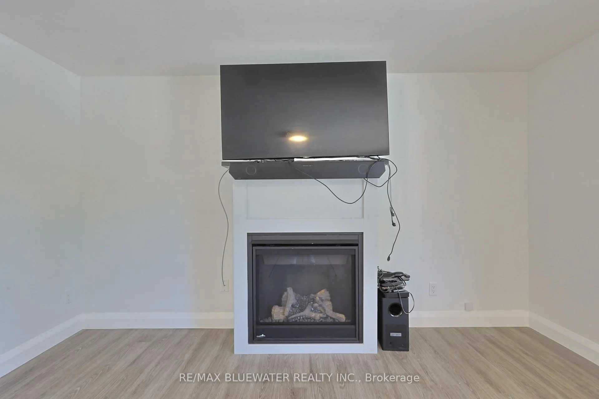 Photo 24 of 34 Pebble Beach Parkway, South Huron, Stephen — HOMEH