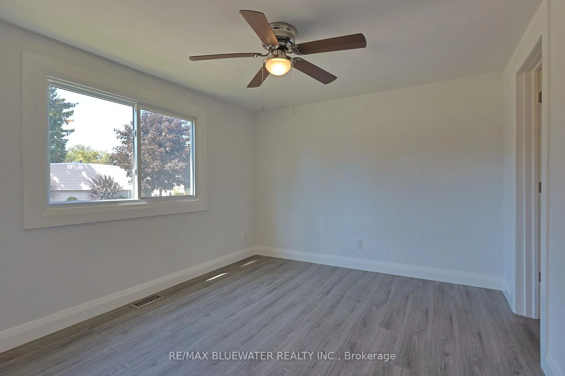 Photo 27 of 34 Pebble Beach Parkway, South Huron, Stephen — HOMEH