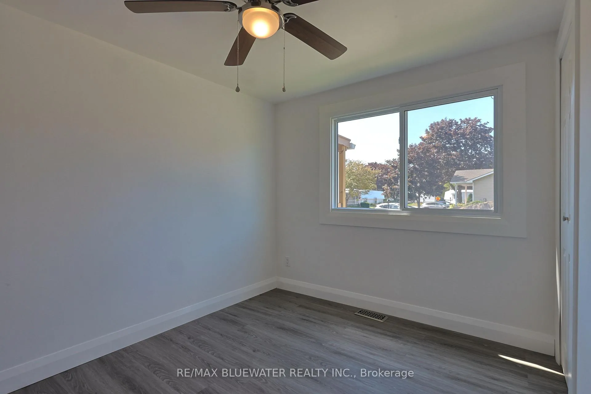 Photo 30 of 34 Pebble Beach Parkway, South Huron, Stephen — HOMEH