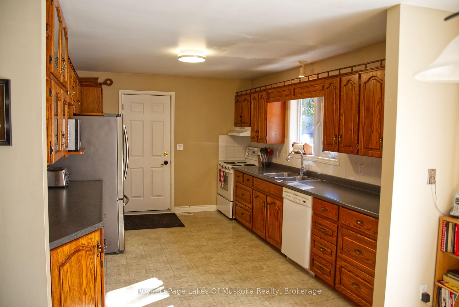Photo 7 of 25 Cedar Court, South River — HOMEH
