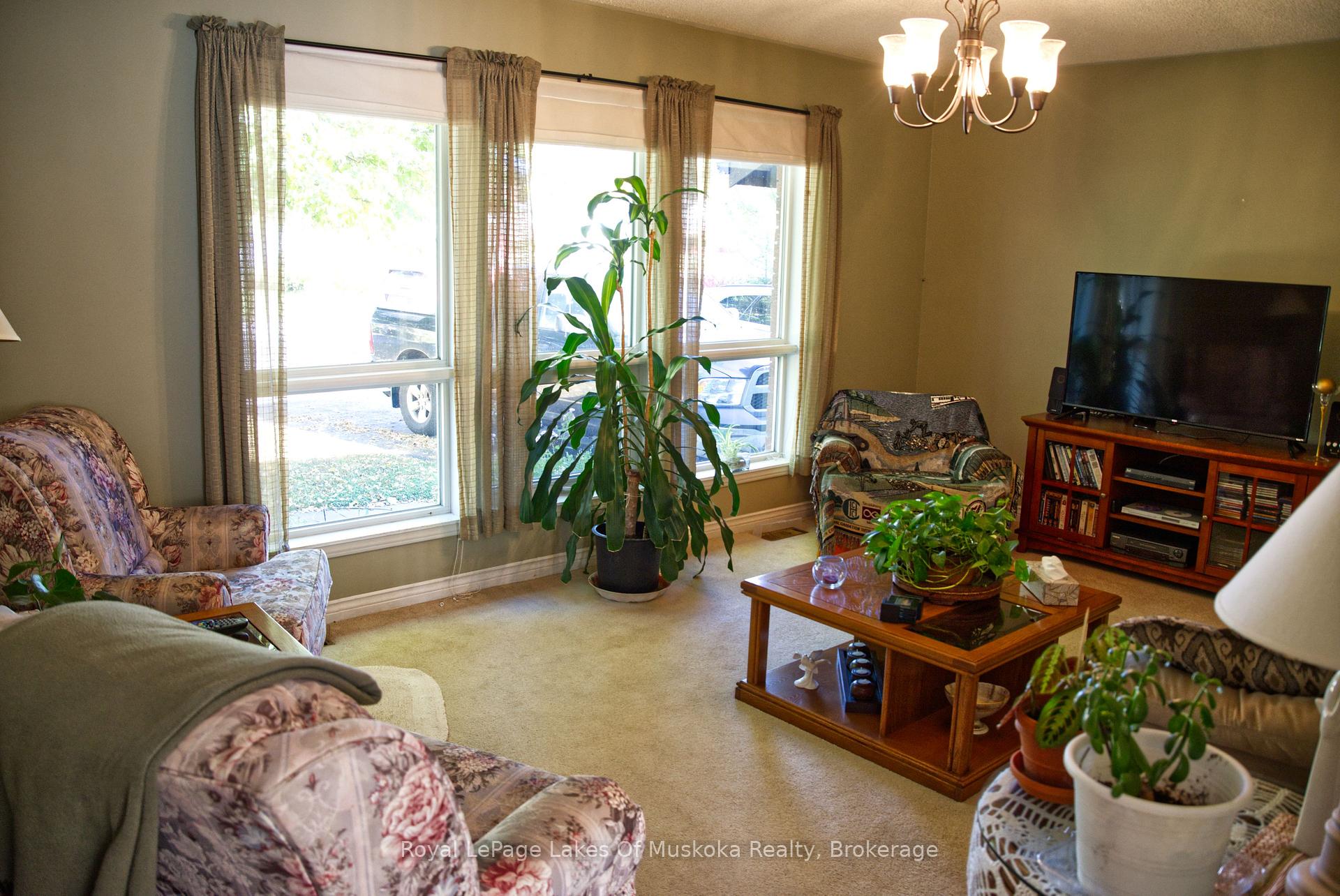 Photo 10 of 25 Cedar Court, South River — HOMEH