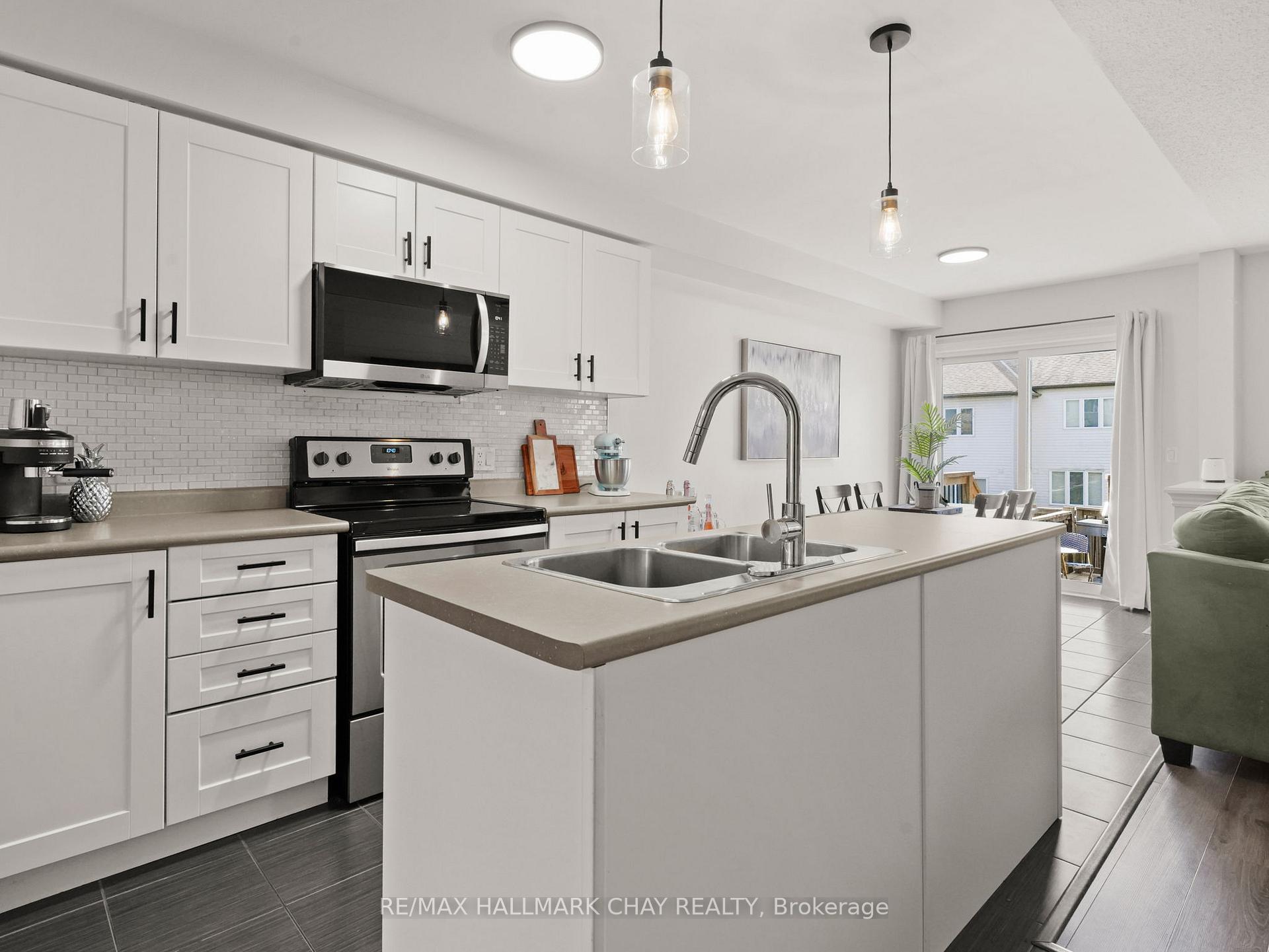 Photo 6 of 883 Cook Crescent, Shelburne — HOMEH