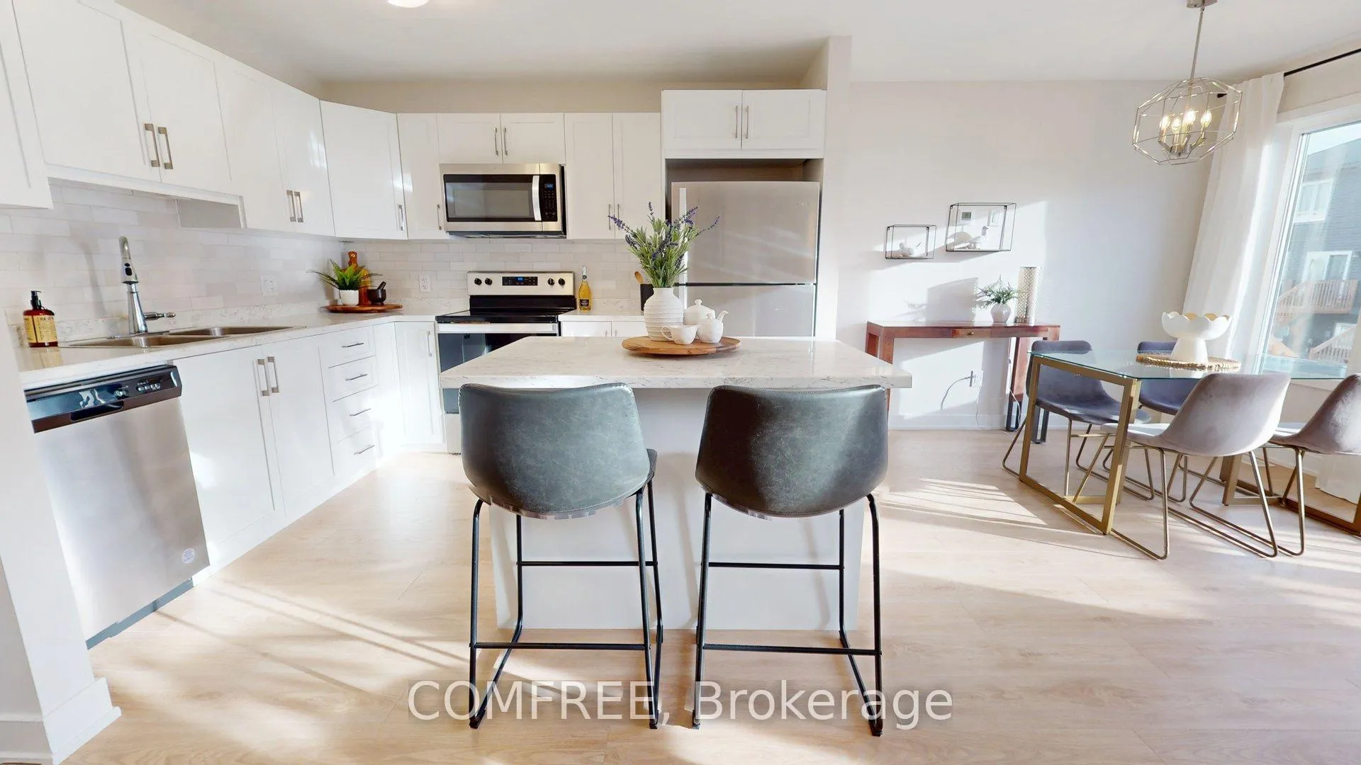 Photo 2 of 63 Whitcomb Crescent, Smiths Falls — HOMEH