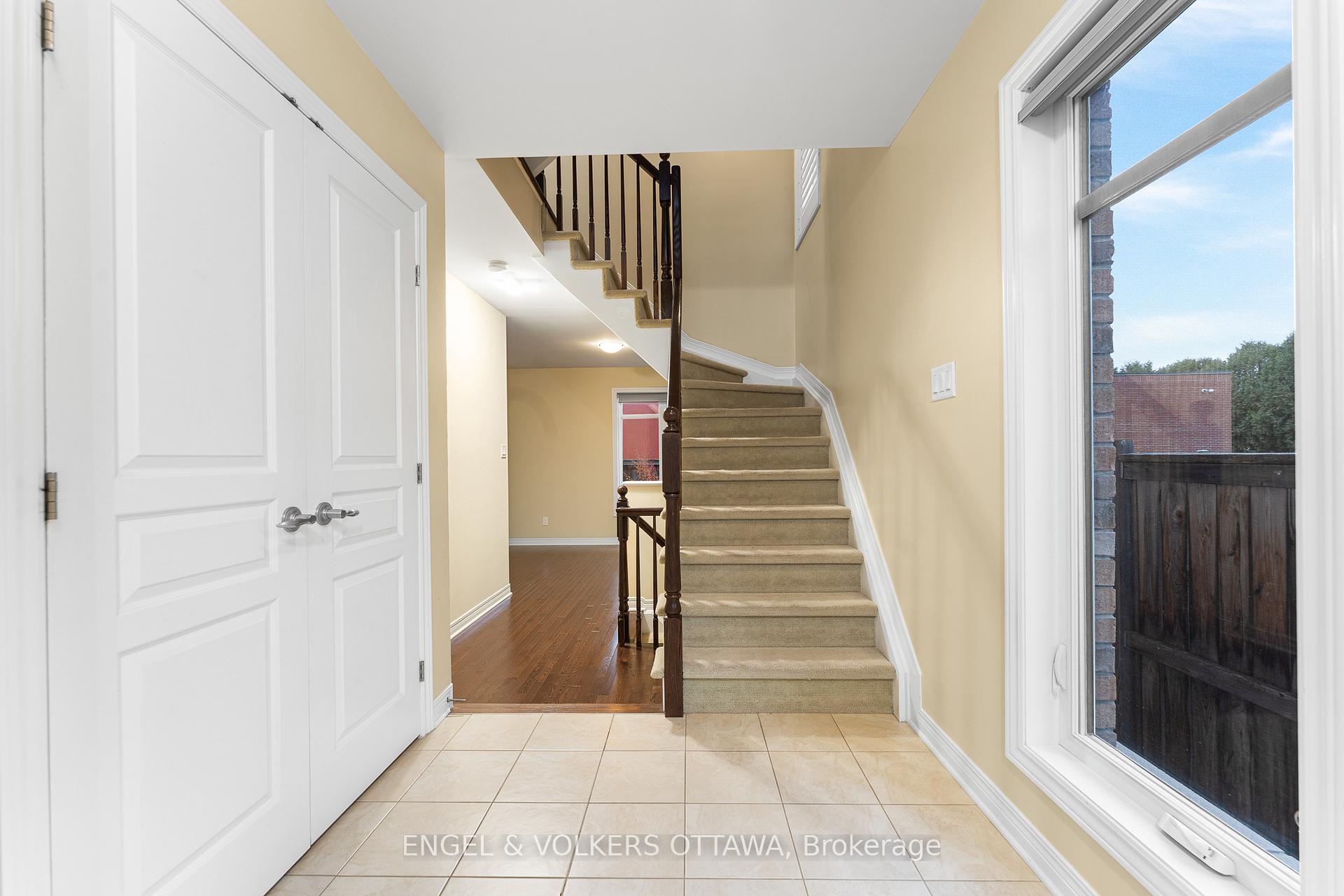 Photo 3 of 212 Accolade Private, Ottawa, Craig Henry/Woodvale — HOMEH