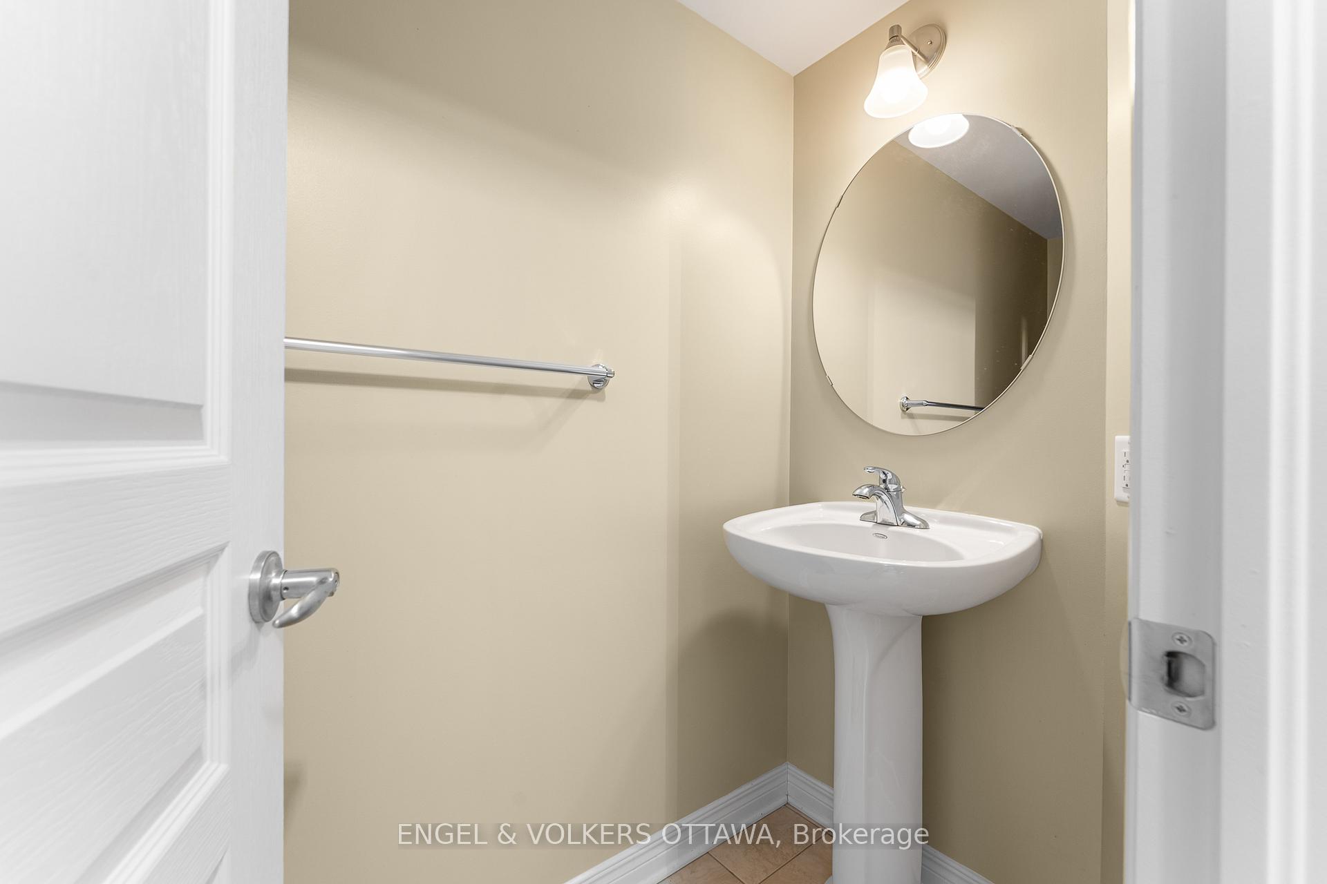 Photo 4 of 212 Accolade Private, Ottawa, Craig Henry/Woodvale — HOMEH