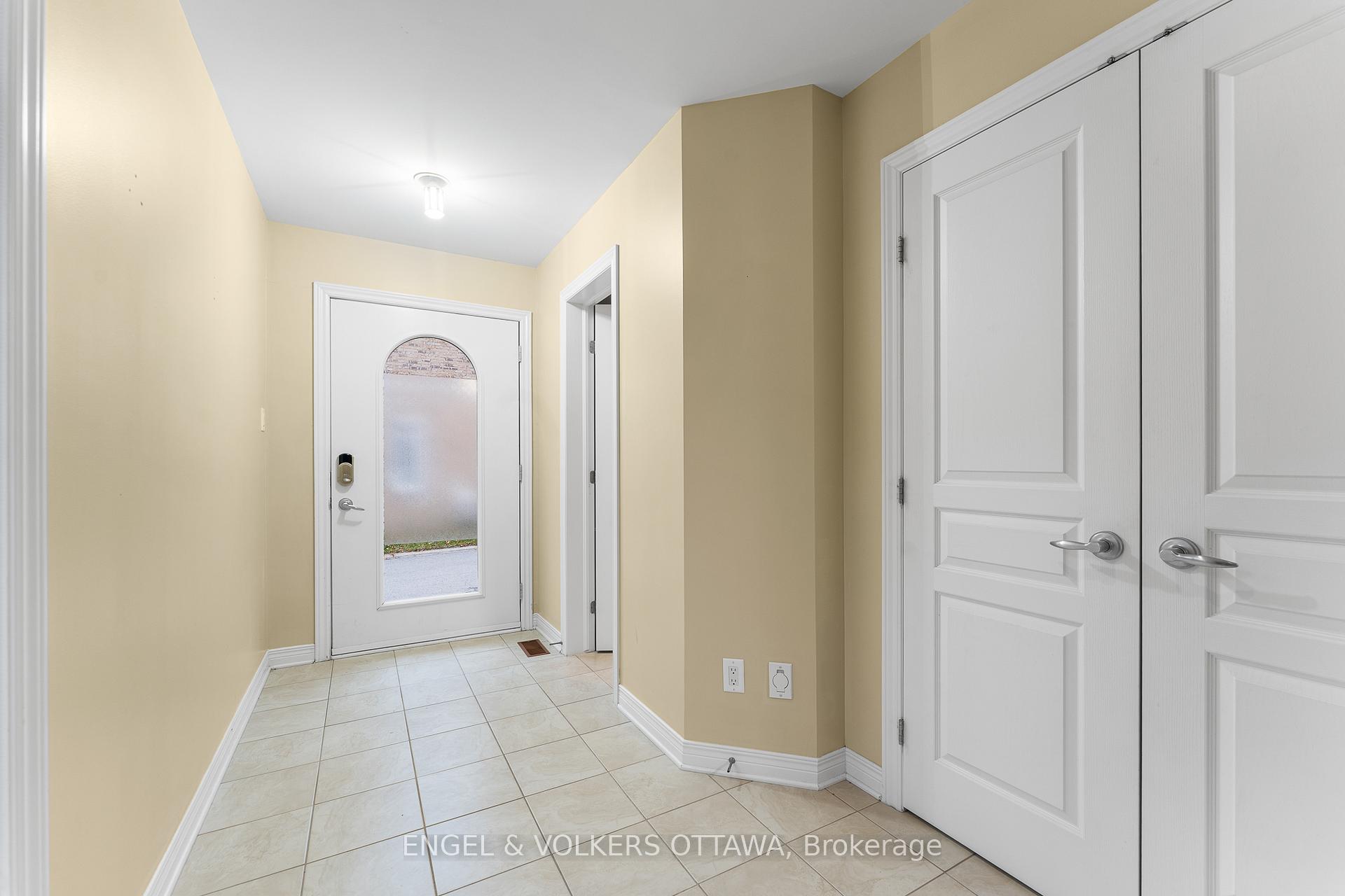 Photo 6 of 212 Accolade Private, Ottawa, Craig Henry/Woodvale — HOMEH