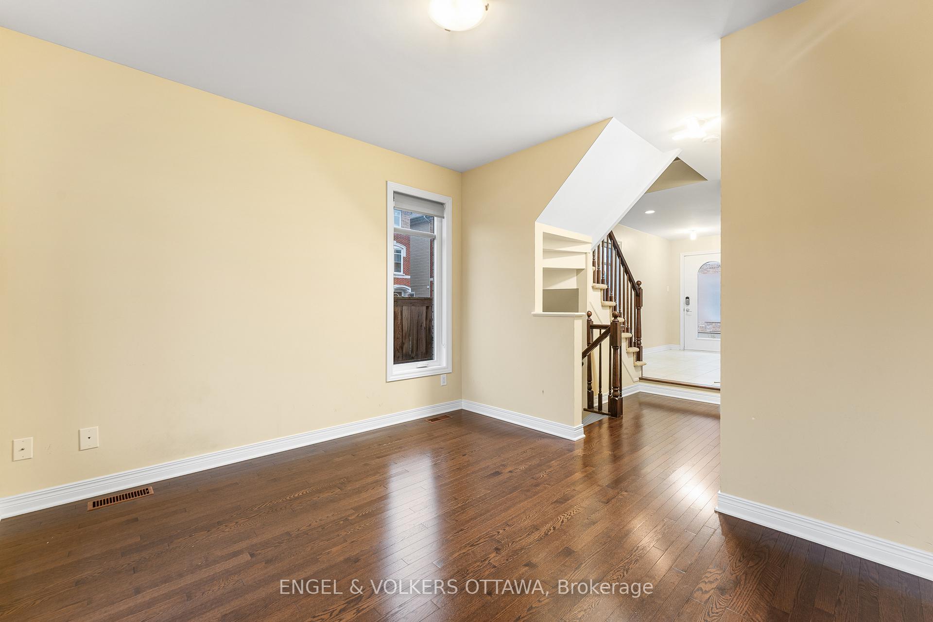 Photo 10 of 212 Accolade Private, Ottawa, Craig Henry/Woodvale — HOMEH