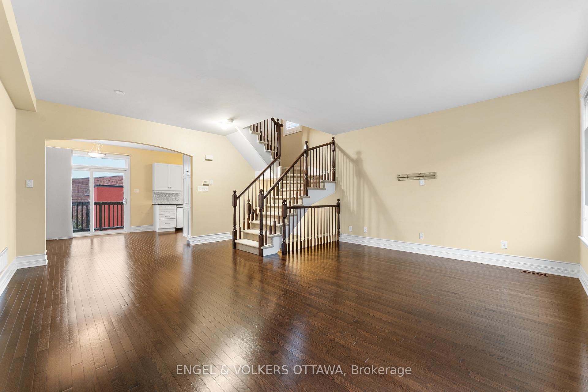 Photo 14 of 212 Accolade Private, Ottawa, Craig Henry/Woodvale — HOMEH