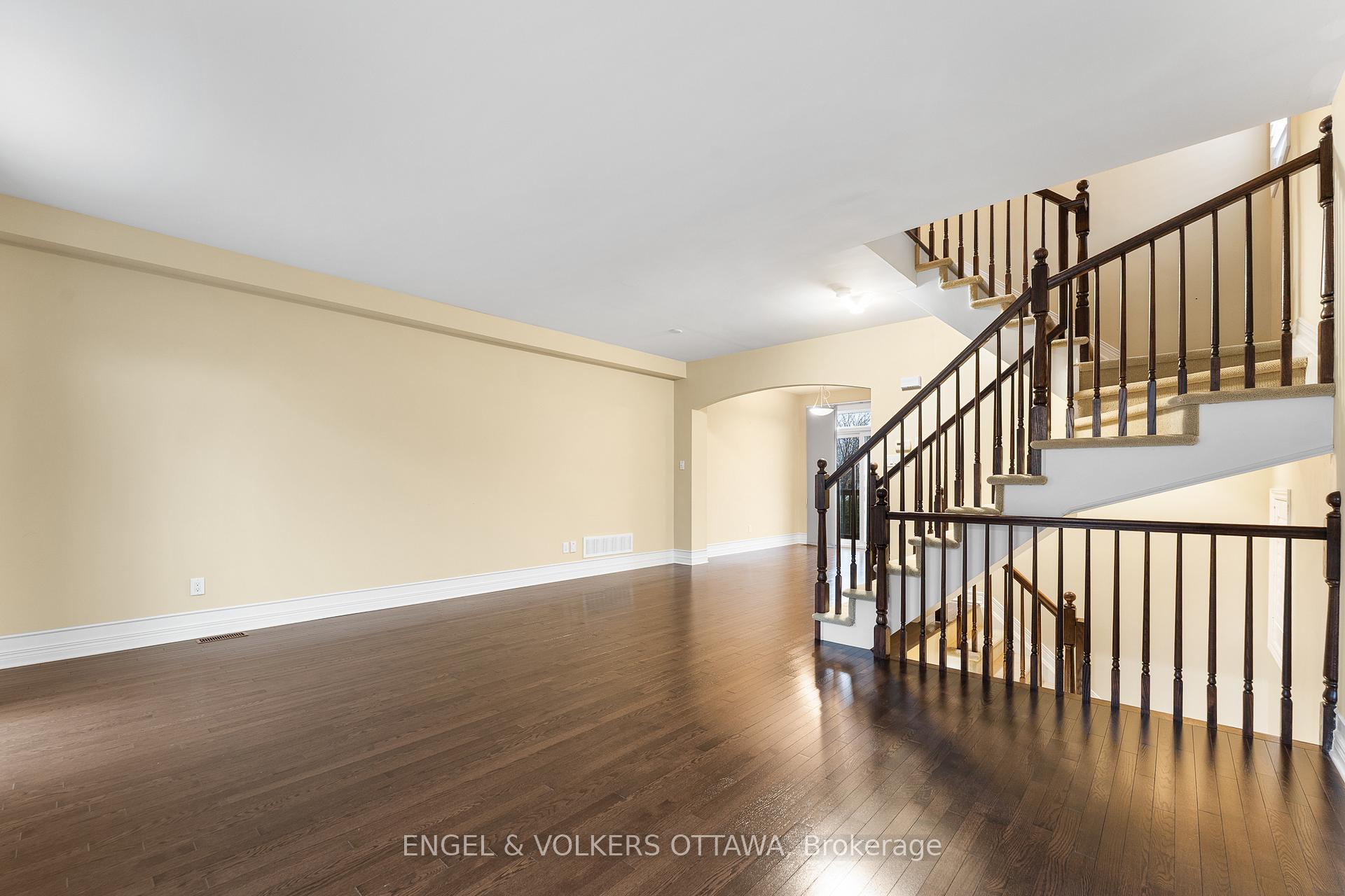 Photo 15 of 212 Accolade Private, Ottawa, Craig Henry/Woodvale — HOMEH