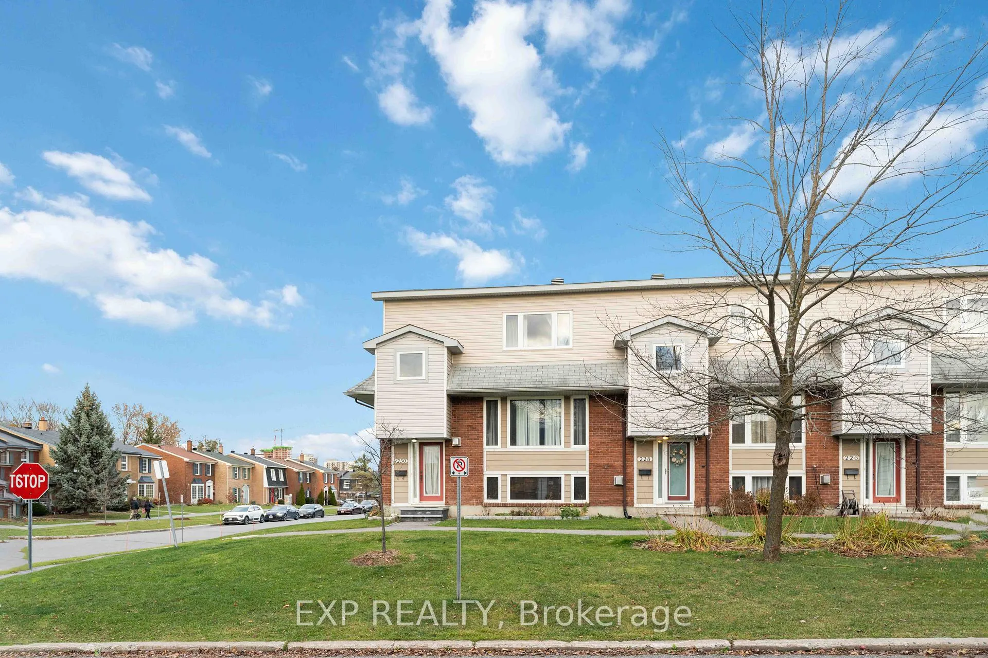 Photo 2 of 230 Monterey Drive, Ottawa, Leslie Park — HOMEH