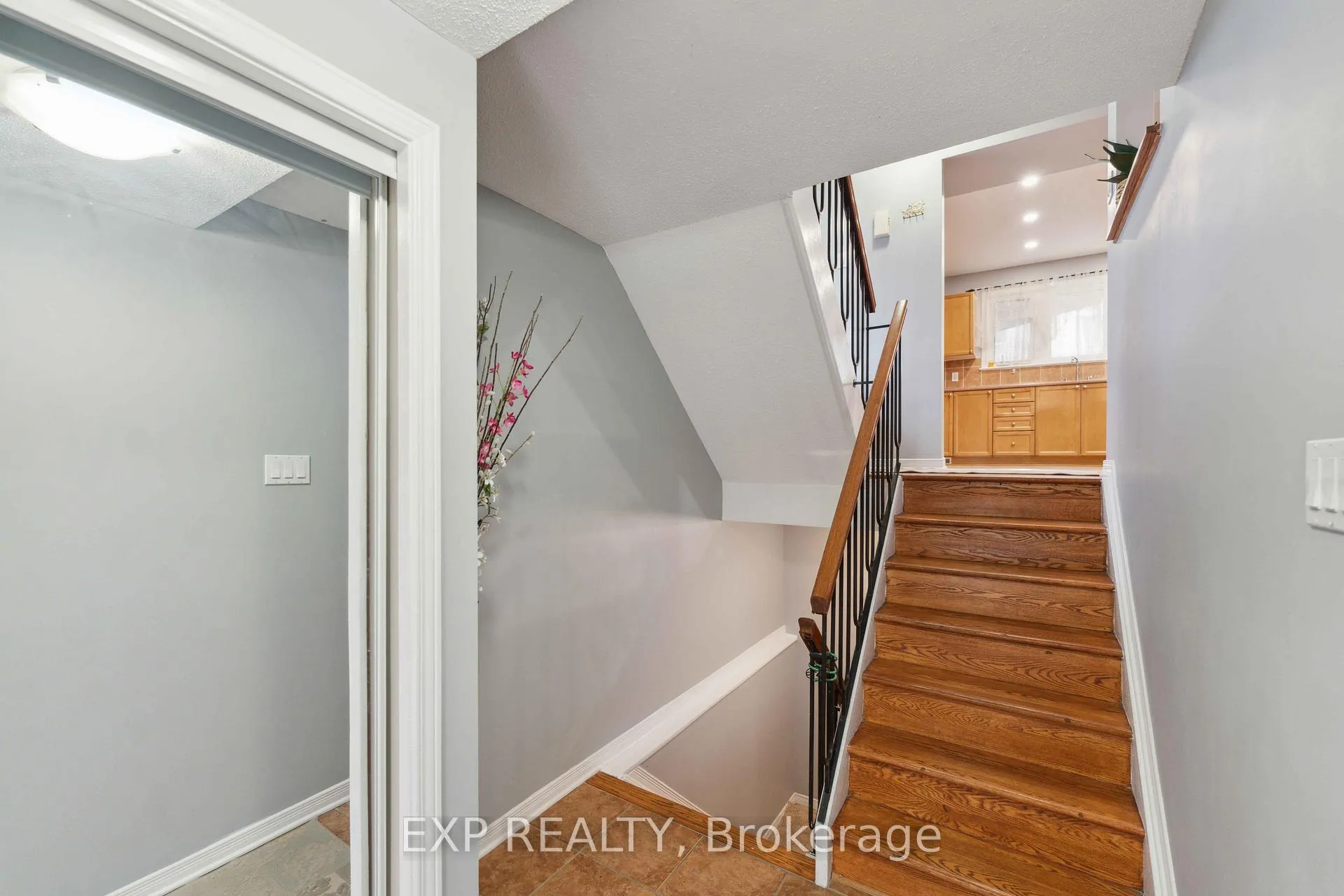 Photo 5 of 230 Monterey Drive, Ottawa, Leslie Park — HOMEH