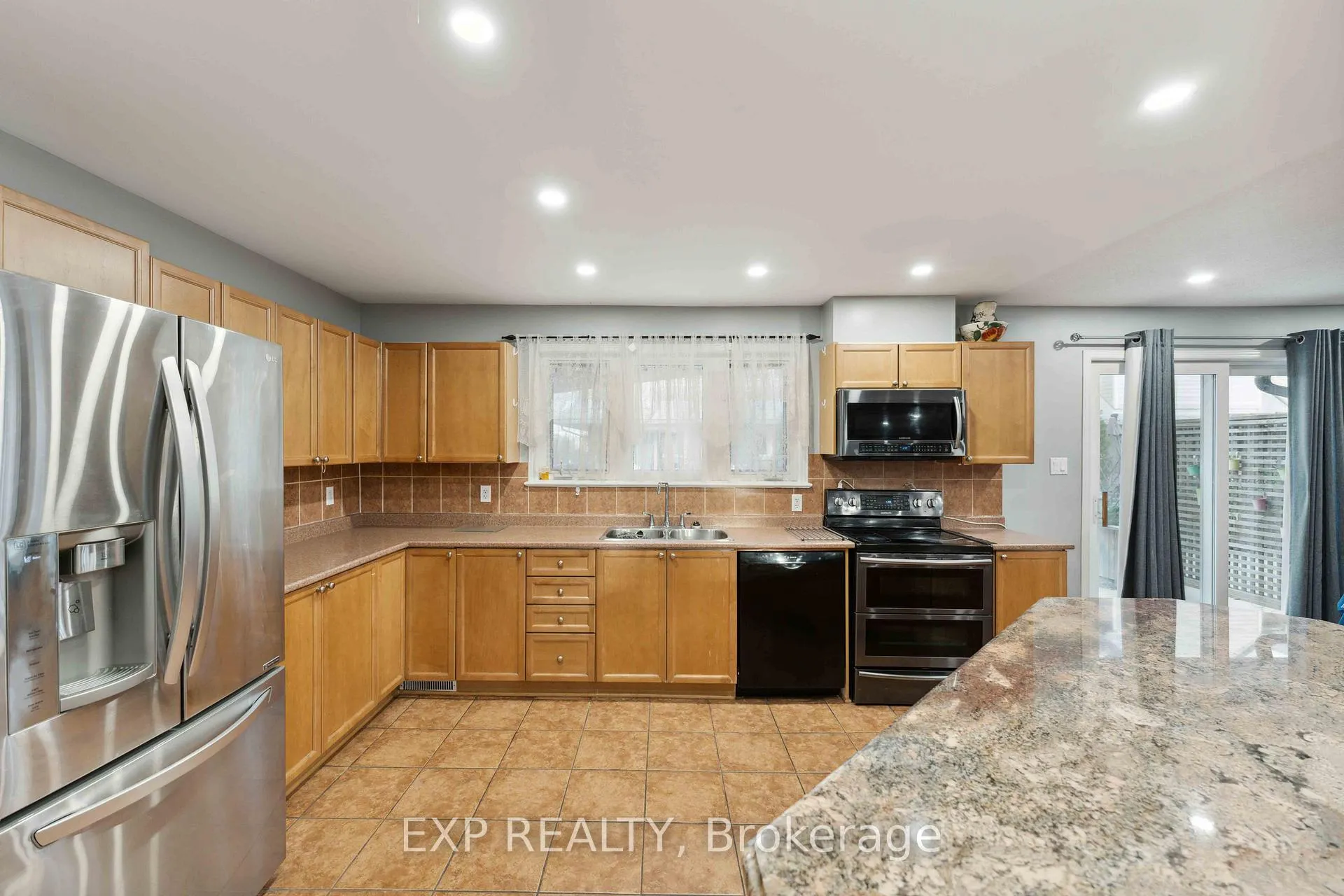Photo 9 of 230 Monterey Drive, Ottawa, Leslie Park — HOMEH
