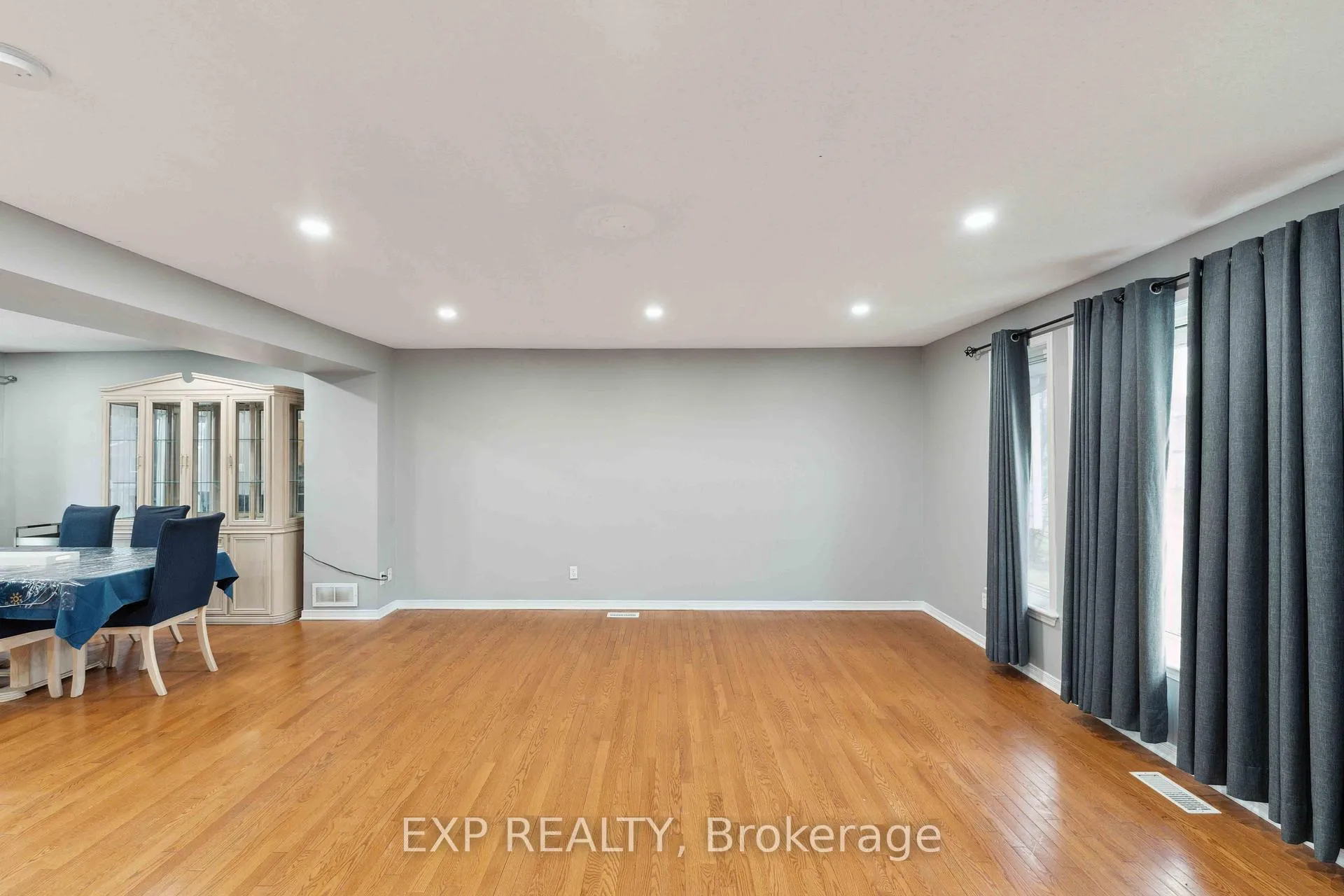 Photo 10 of 230 Monterey Drive, Ottawa, Leslie Park — HOMEH