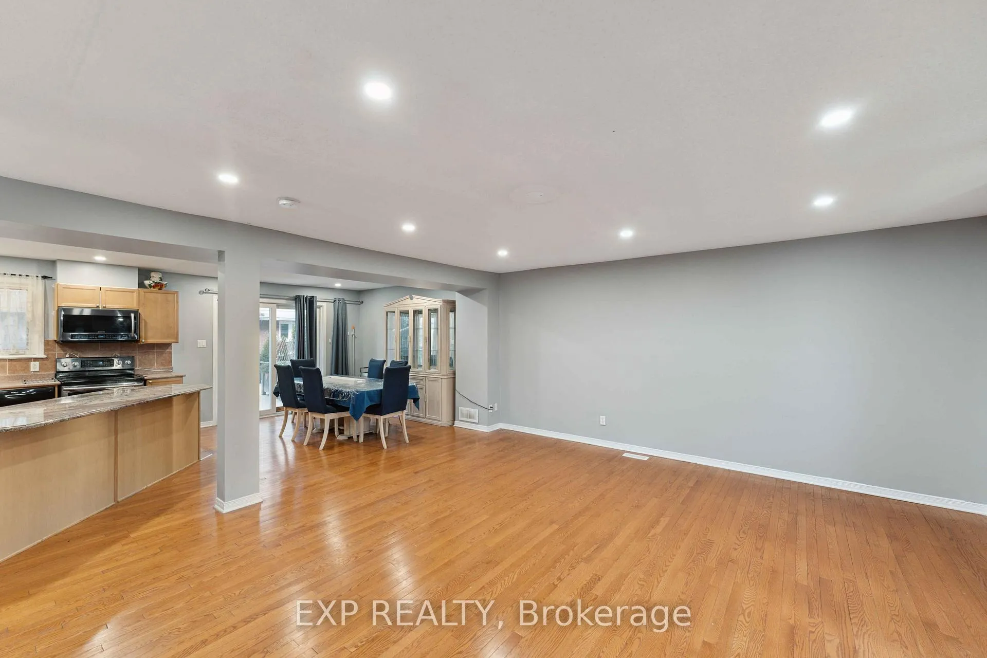 Photo 11 of 230 Monterey Drive, Ottawa, Leslie Park — HOMEH