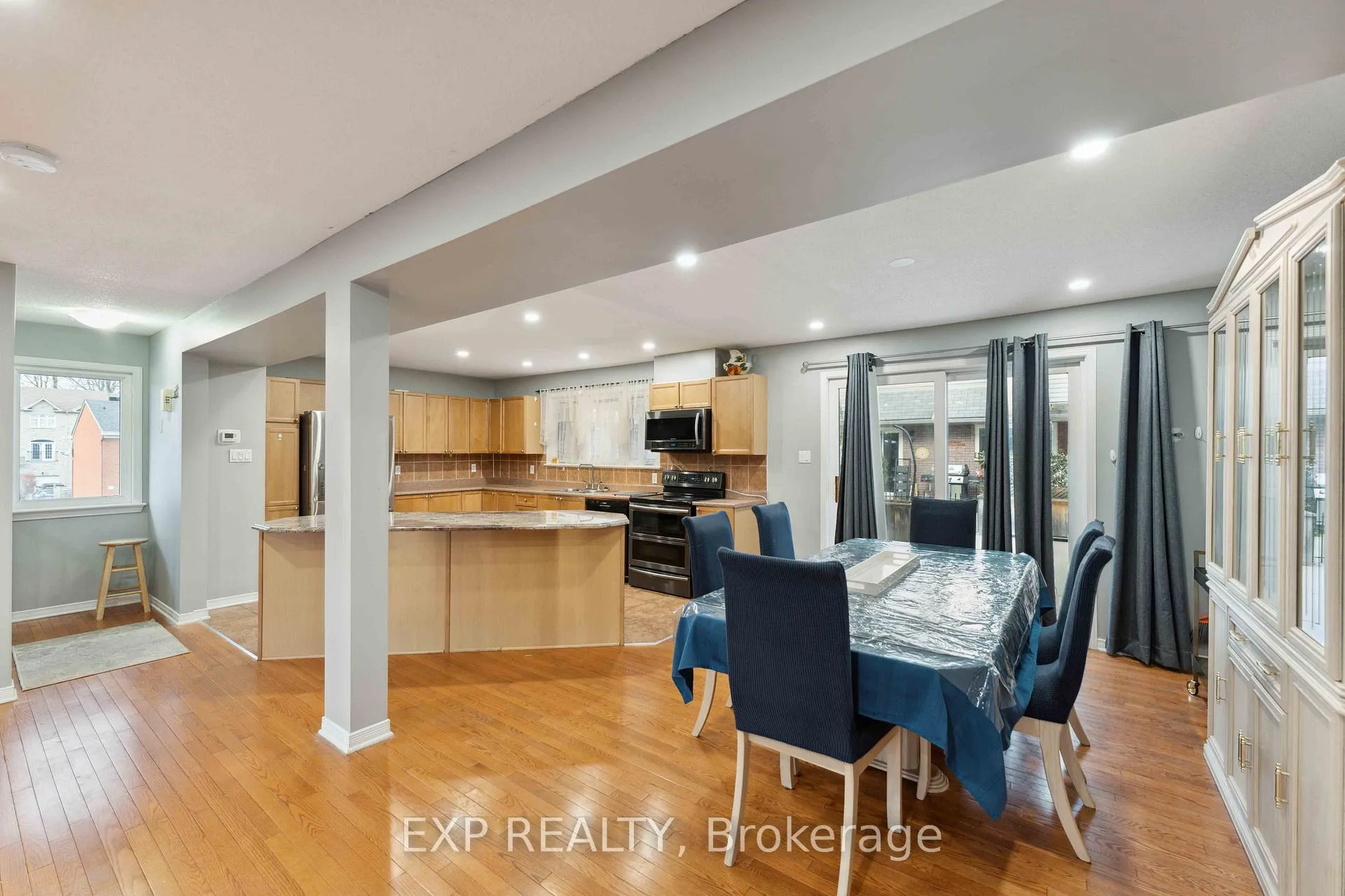 Photo 13 of 230 Monterey Drive, Ottawa, Leslie Park — HOMEH