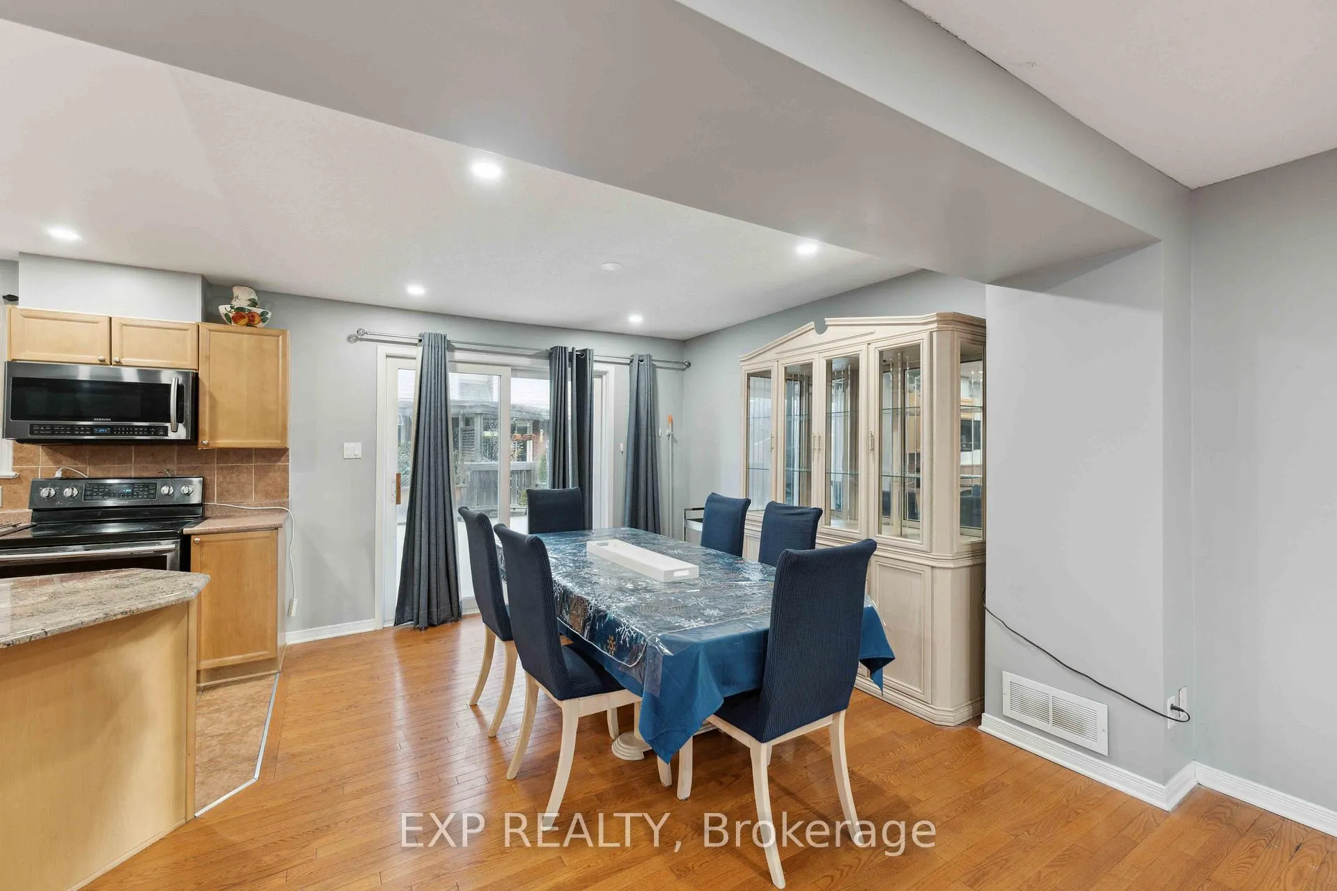 Photo 16 of 230 Monterey Drive, Ottawa, Leslie Park — HOMEH