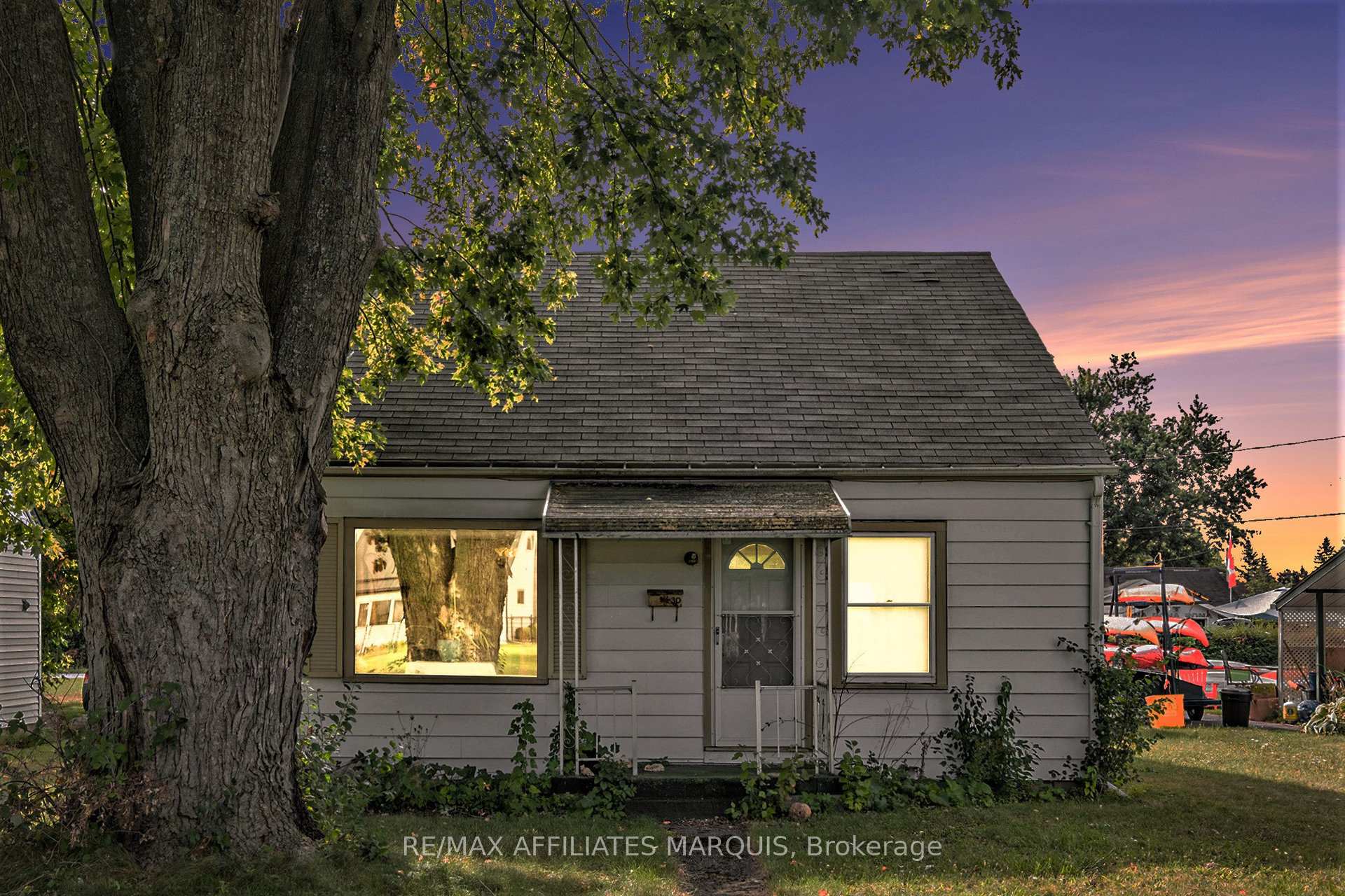 Photo 2 of 30 Roosevelt Drive, Smiths Falls — HOMEH