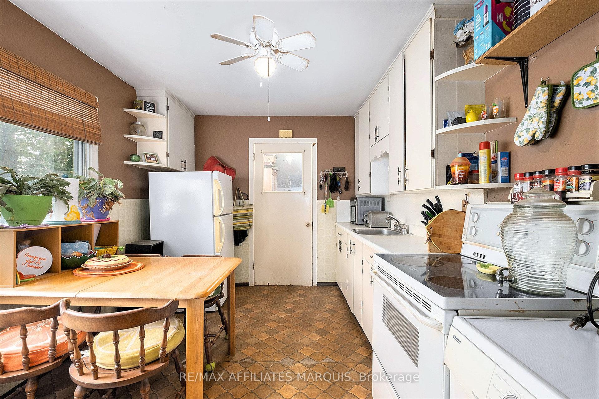 Photo 10 of 30 Roosevelt Drive, Smiths Falls — HOMEH