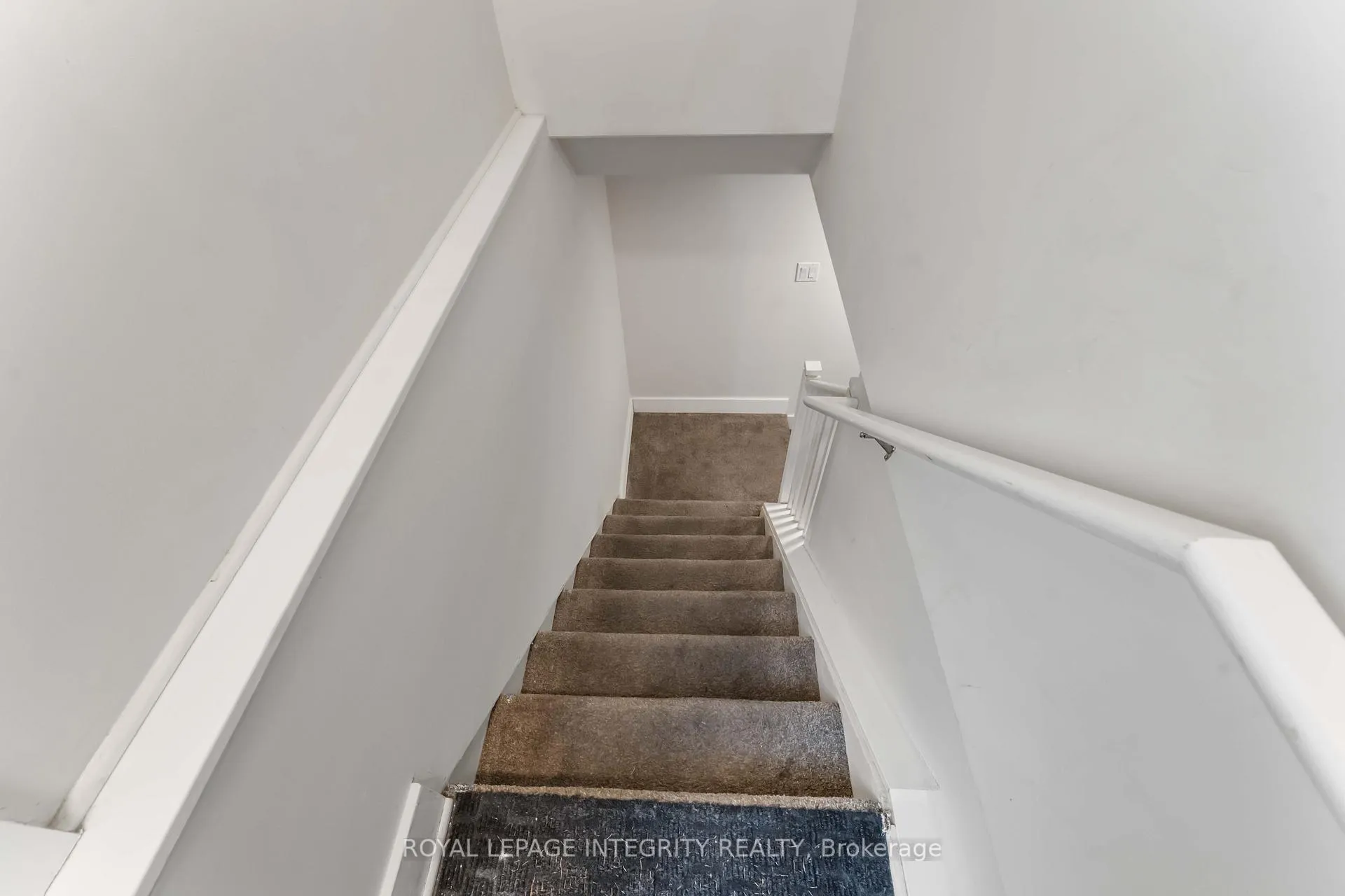 Photo 4 of Unit B, 35 Sherry Lane, Ottawa, Manordale — HOMEH