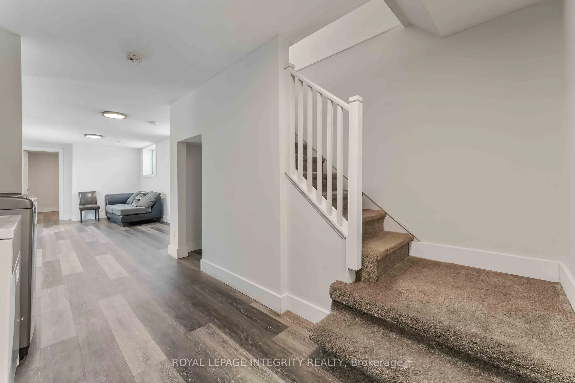 Photo 5 of Unit B, 35 Sherry Lane, Ottawa, Manordale — HOMEH