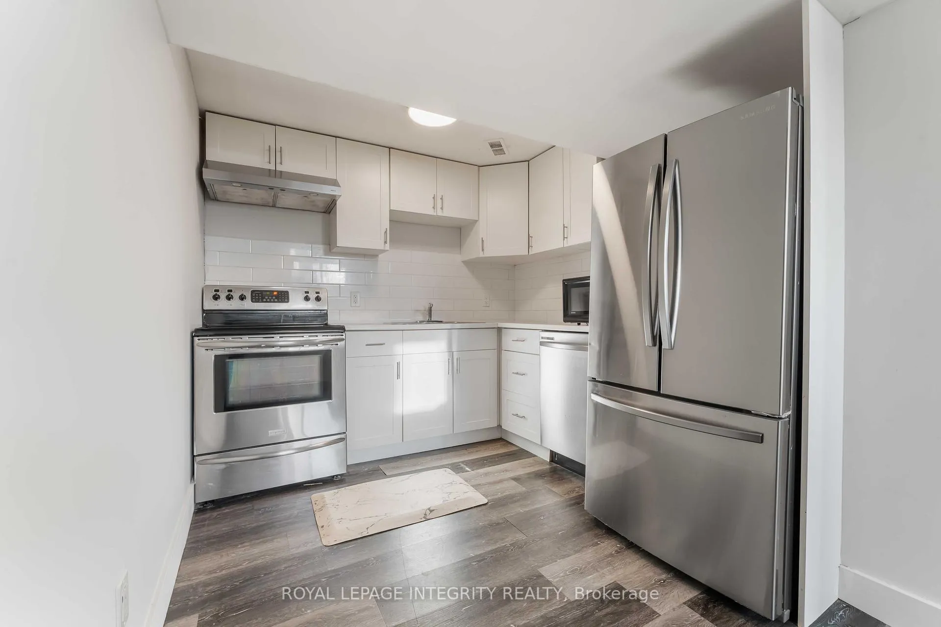 Photo 11 of Unit B, 35 Sherry Lane, Ottawa, Manordale — HOMEH