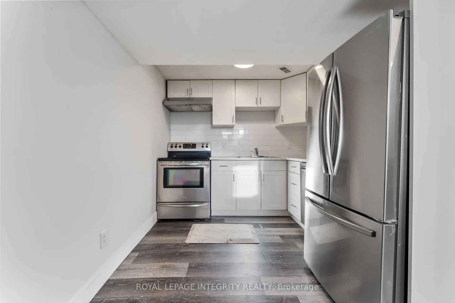 Photo 12 of Unit B, 35 Sherry Lane, Ottawa, Manordale — HOMEH
