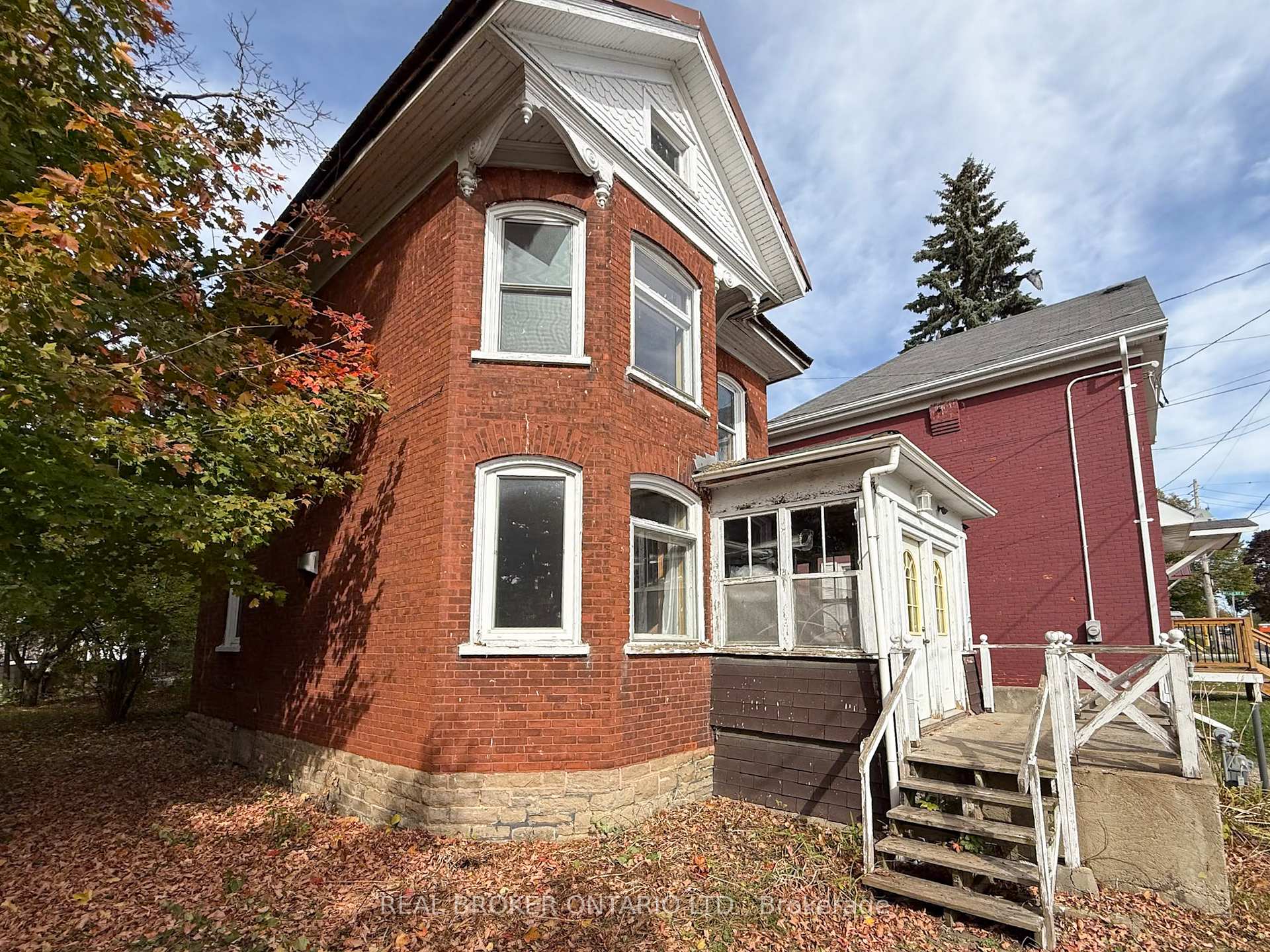 Photo 2 of 26 Elgin Street, Smiths Falls — HOMEH