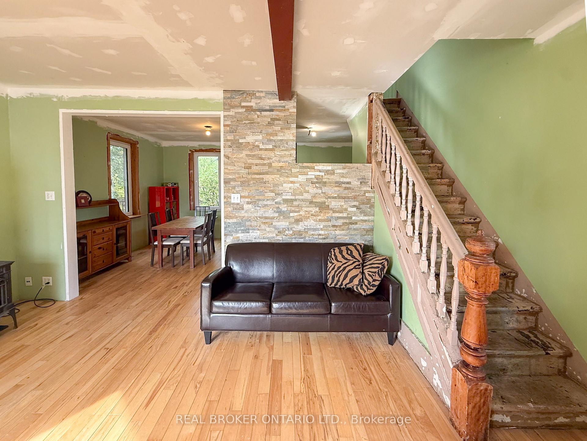 Photo 4 of 26 Elgin Street, Smiths Falls — HOMEH