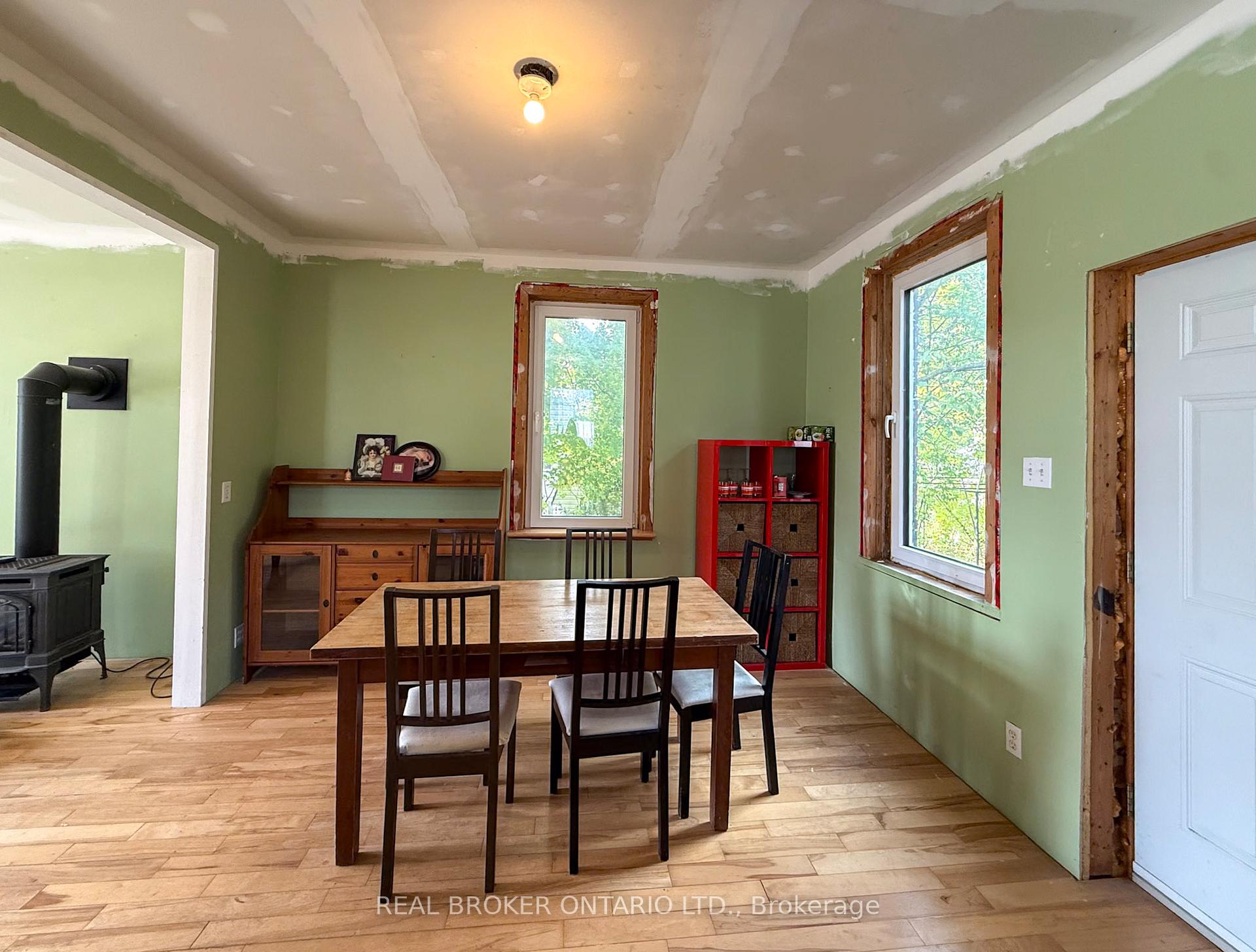 Photo 10 of 26 Elgin Street, Smiths Falls — HOMEH
