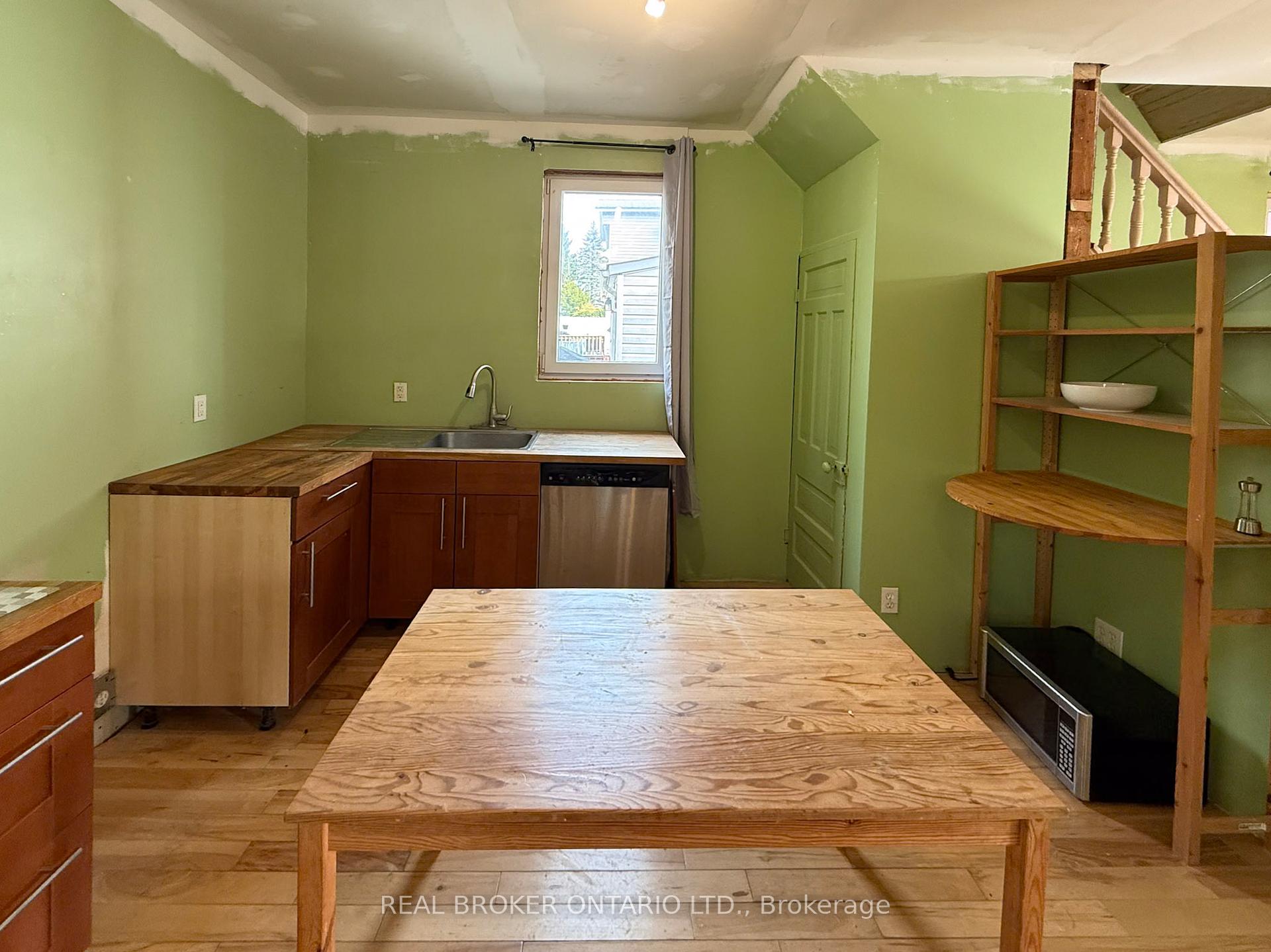 Photo 11 of 26 Elgin Street, Smiths Falls — HOMEH