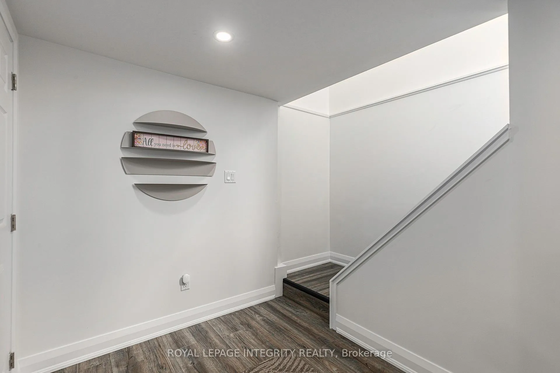 Photo 3 of Unit B, 19 Sherry Lane, Ottawa, Manordale — HOMEH