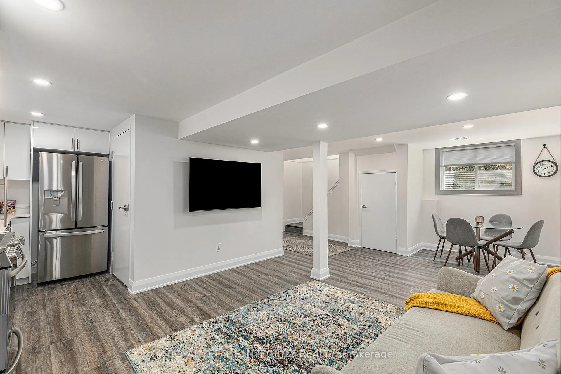 Photo 7 of Unit B, 19 Sherry Lane, Ottawa, Manordale — HOMEH