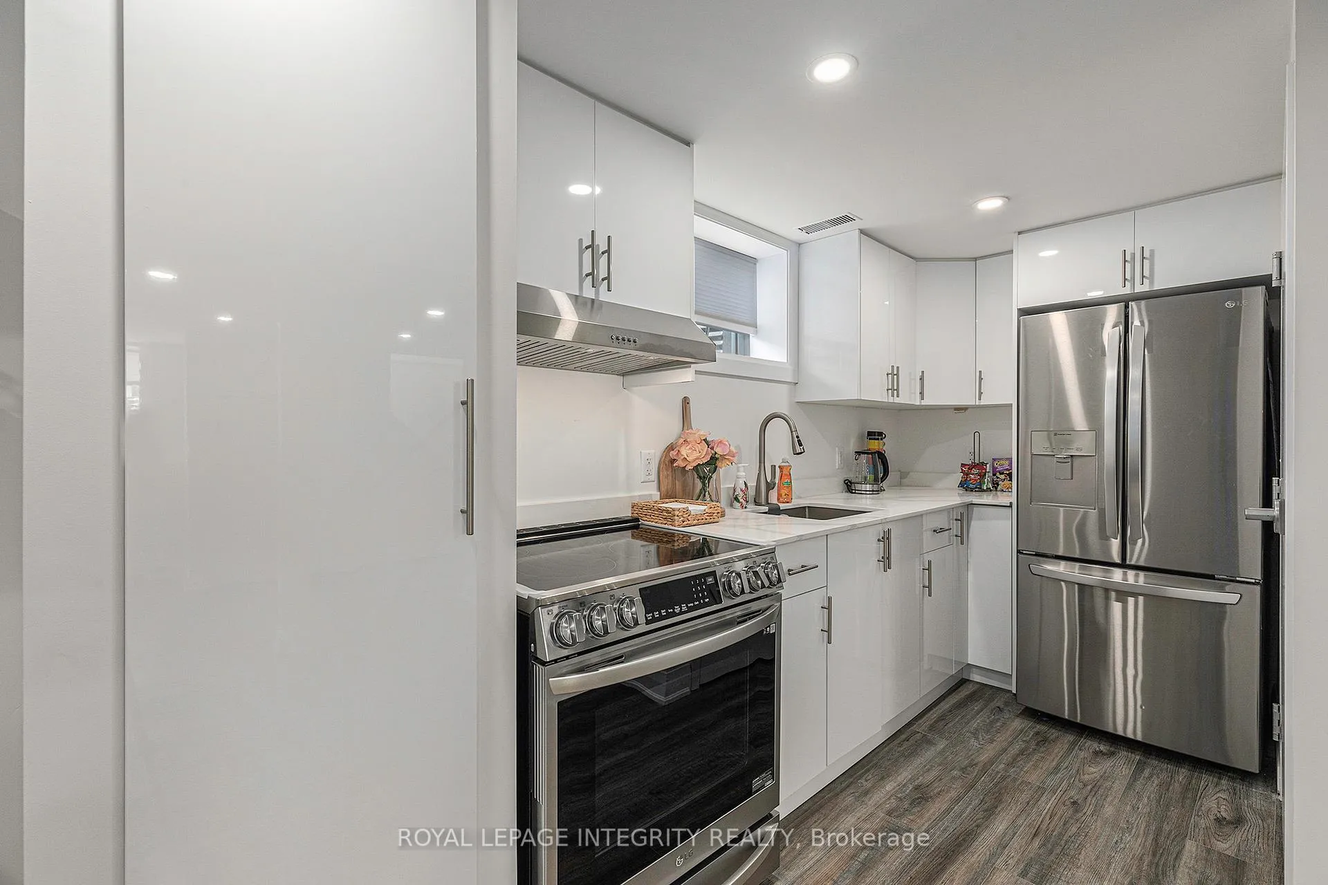 Photo 8 of Unit B, 19 Sherry Lane, Ottawa, Manordale — HOMEH