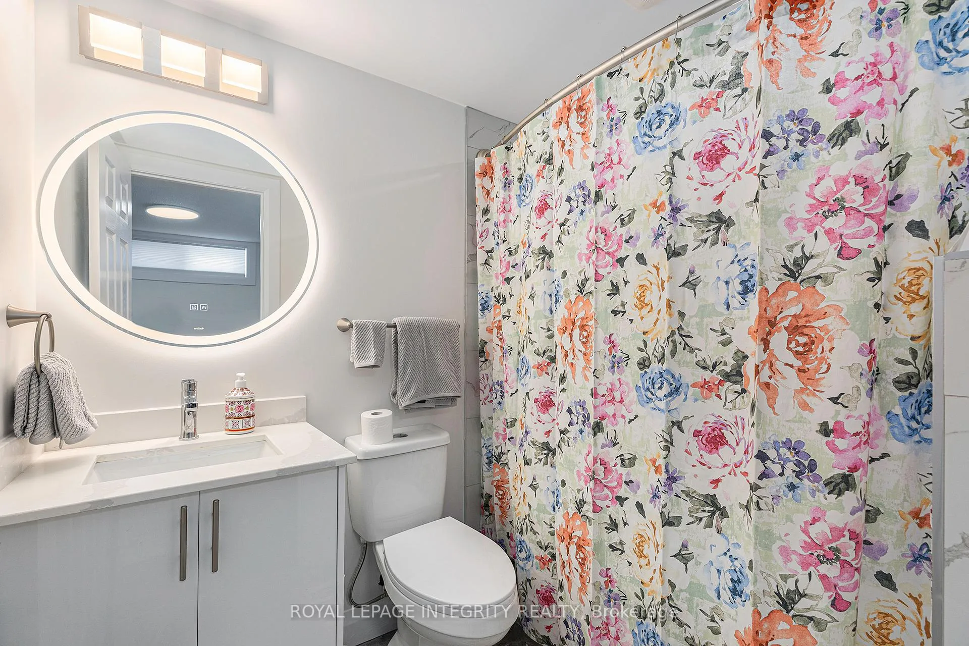 Photo 11 of Unit B, 19 Sherry Lane, Ottawa, Manordale — HOMEH