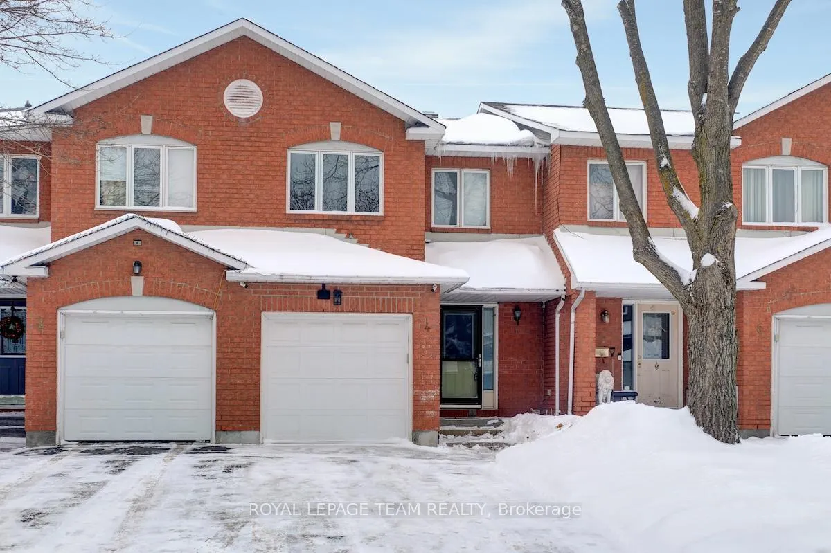 Front of 4 Thornbury Crescent
