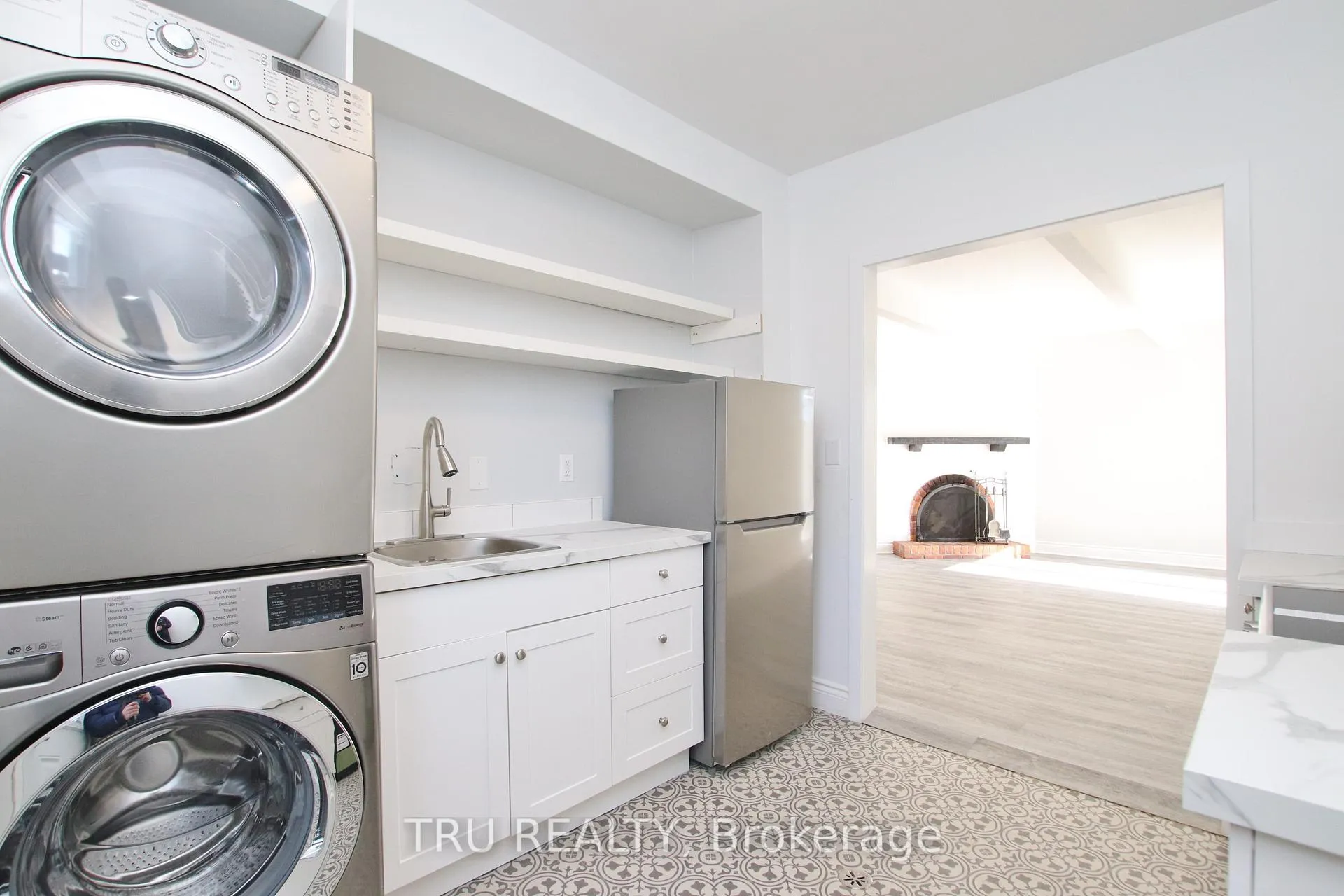 Photo 7 of Unit B, 86 Elvaston Avenue, Ottawa, Craig Henry/Woodvale — HOMEH