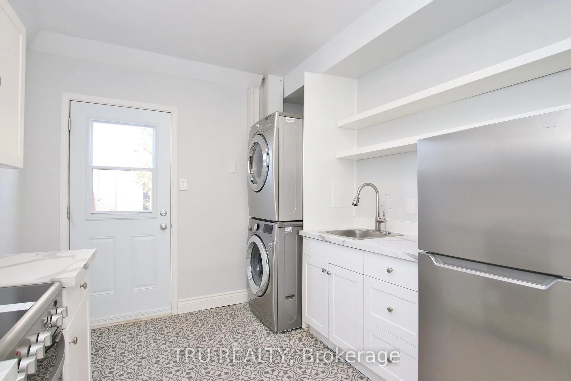 Photo 8 of Unit B, 86 Elvaston Avenue, Ottawa, Craig Henry/Woodvale — HOMEH
