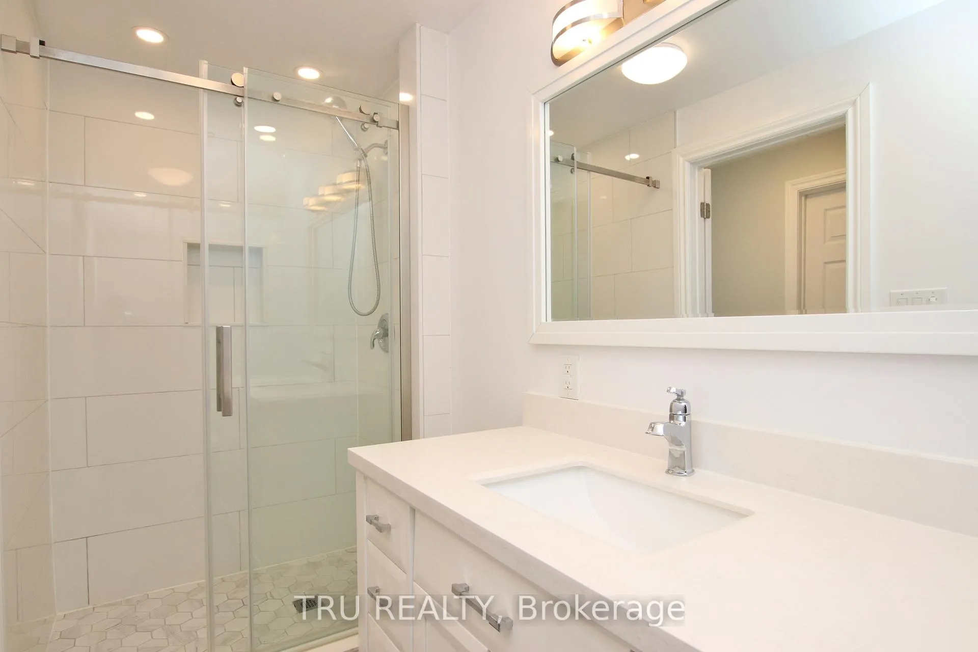 Photo 14 of Unit B, 86 Elvaston Avenue, Ottawa, Craig Henry/Woodvale — HOMEH