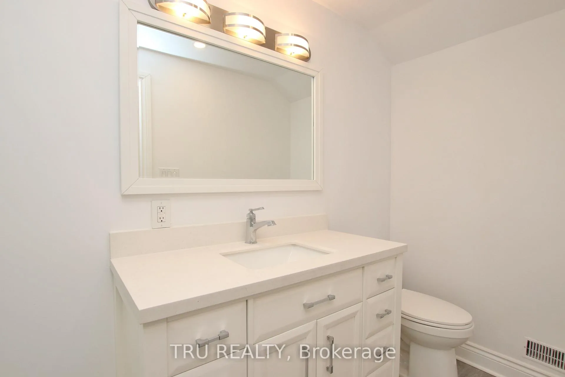Photo 15 of Unit B, 86 Elvaston Avenue, Ottawa, Craig Henry/Woodvale — HOMEH