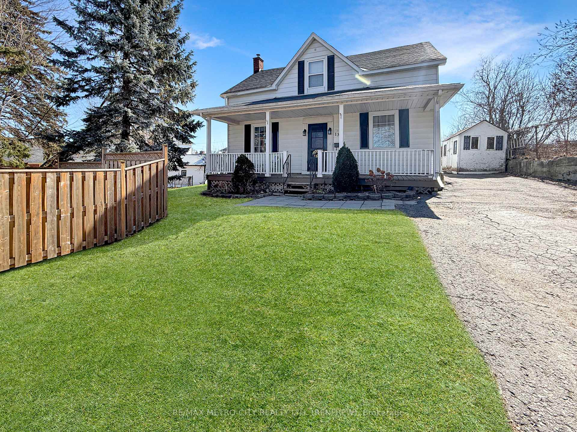 Photo 1 of 133 Hall Avenue, Renfrew — HOMEH